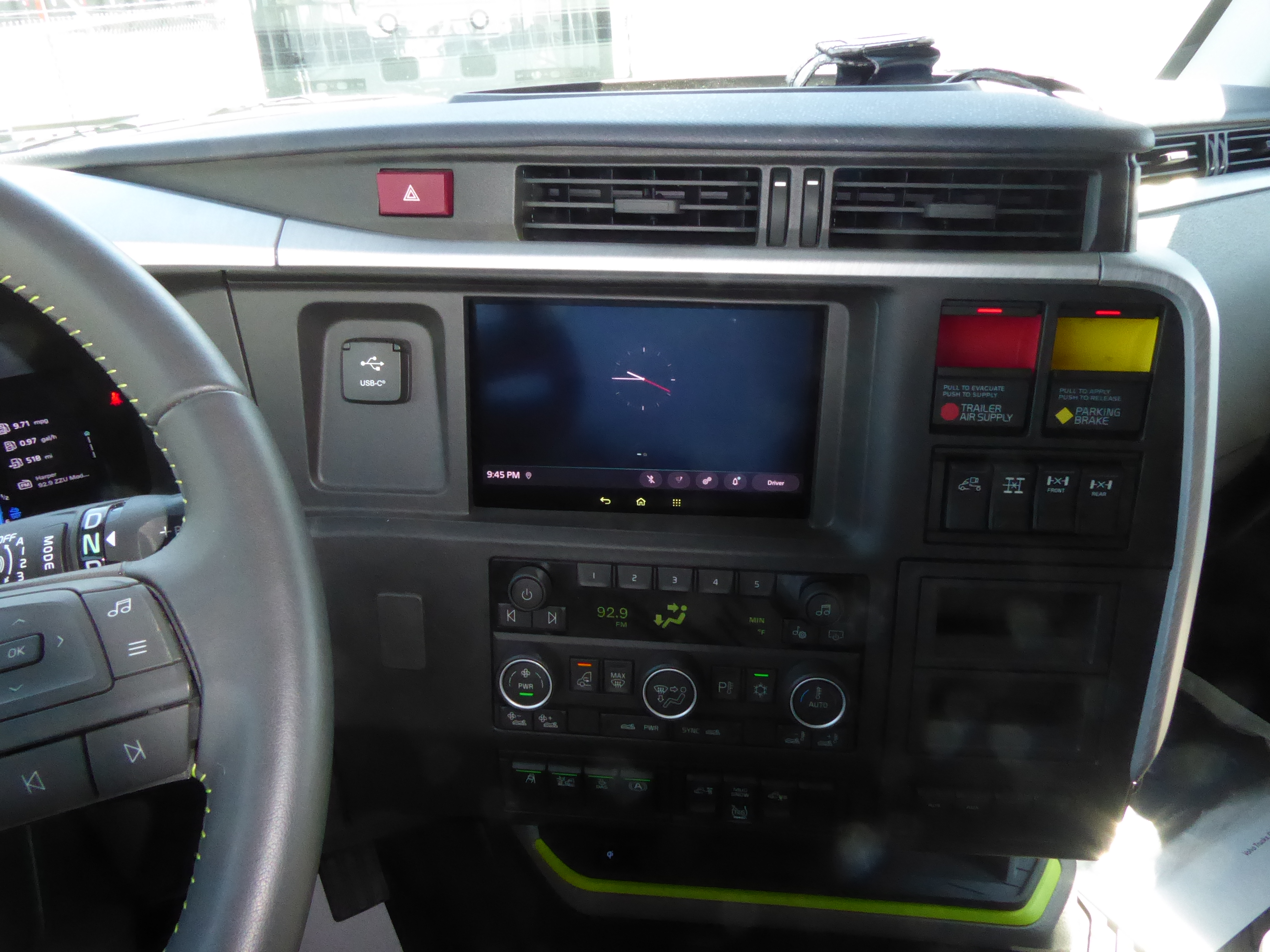 2025 Volvo - image 14