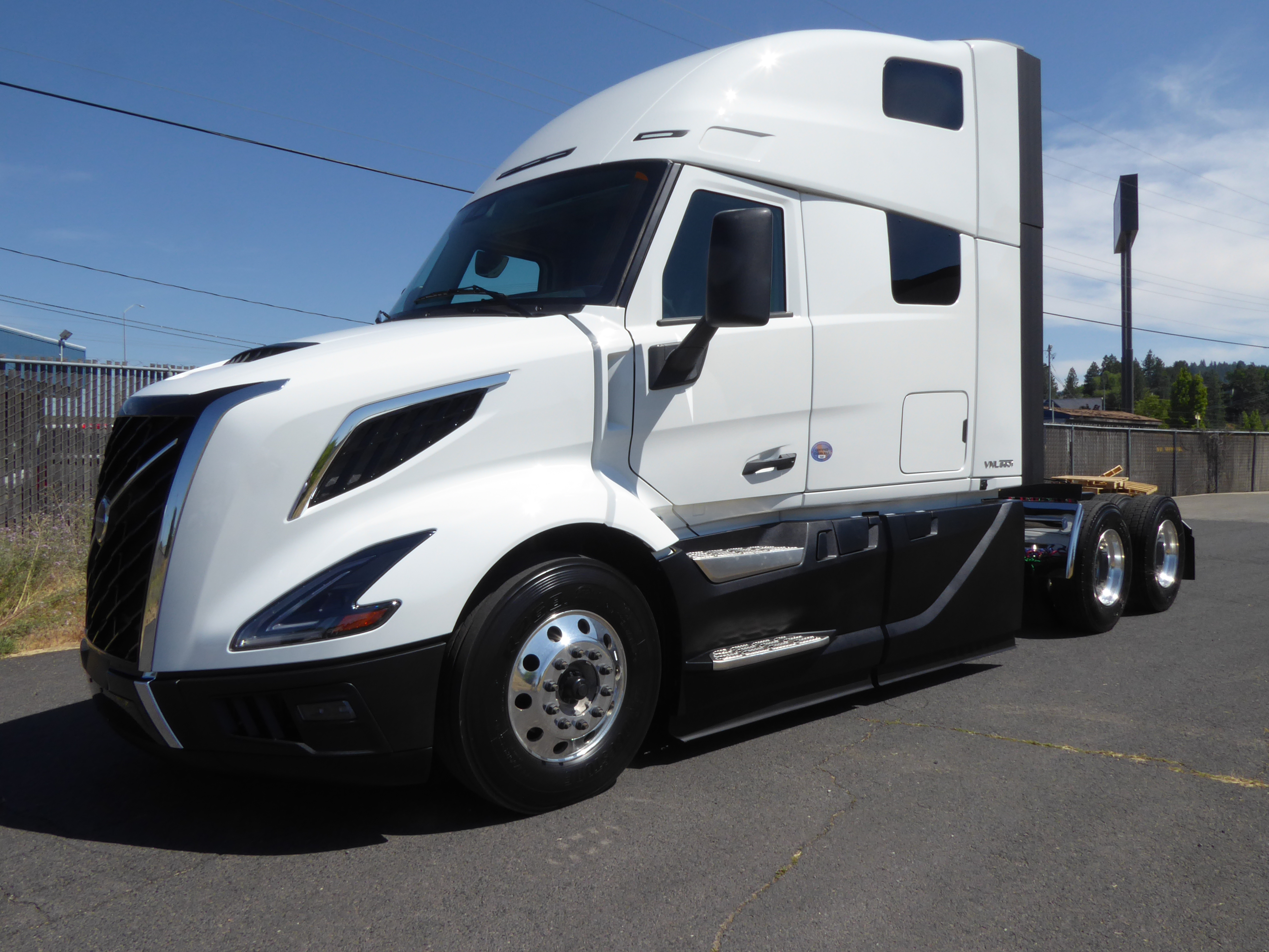 2025 Volvo - image 1