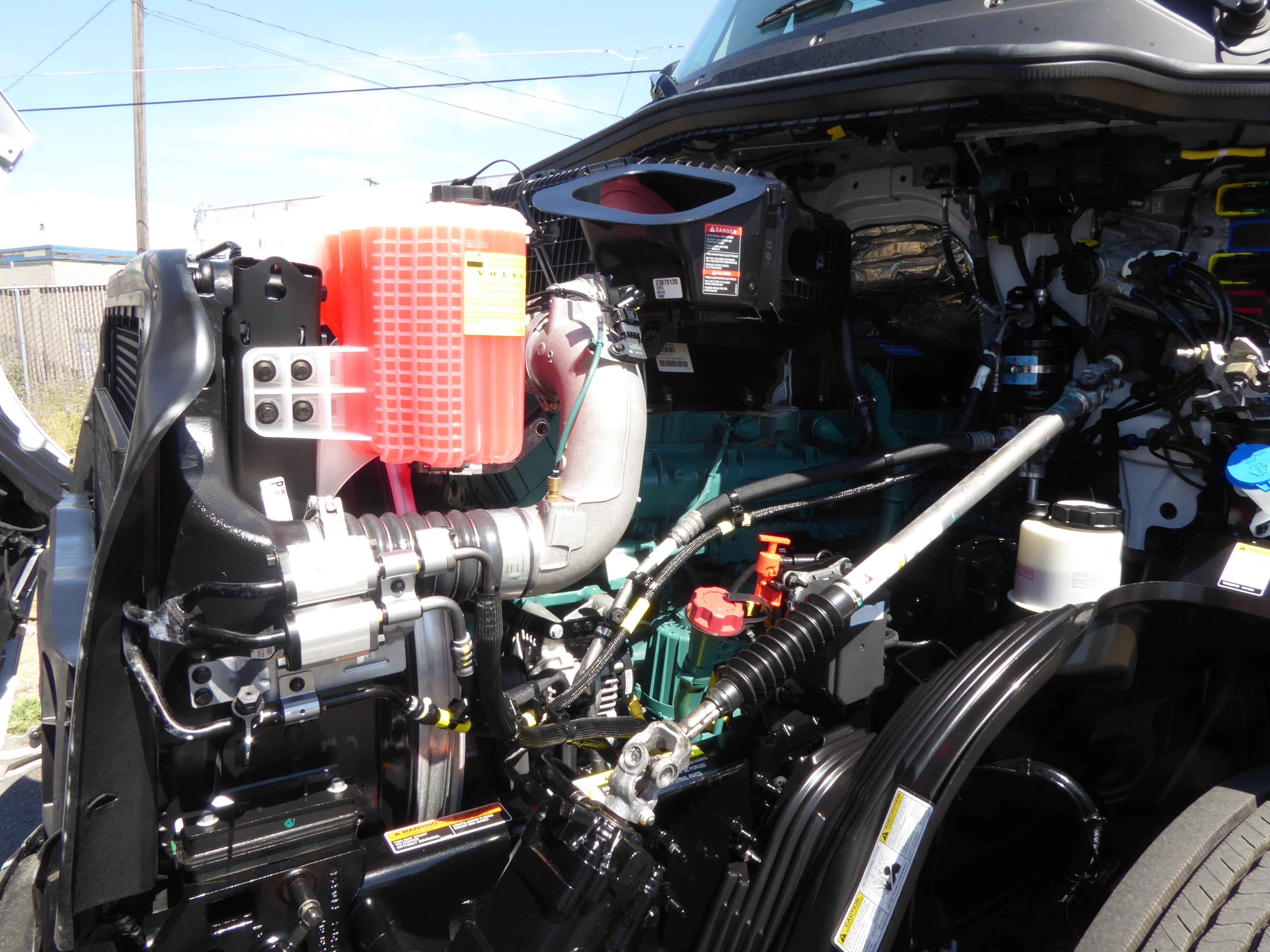 2025 Volvo - image 18