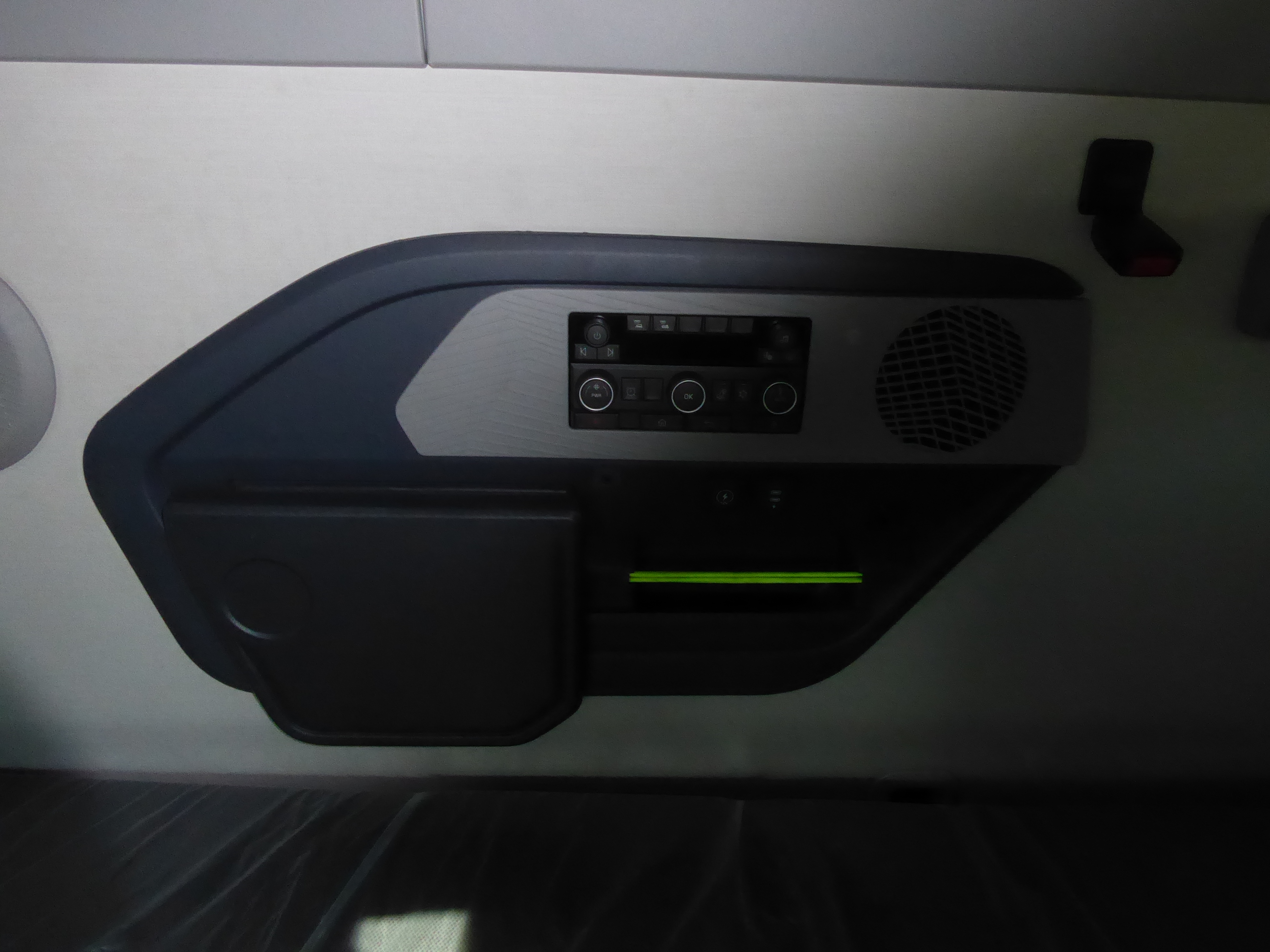 2025 Volvo - image 12