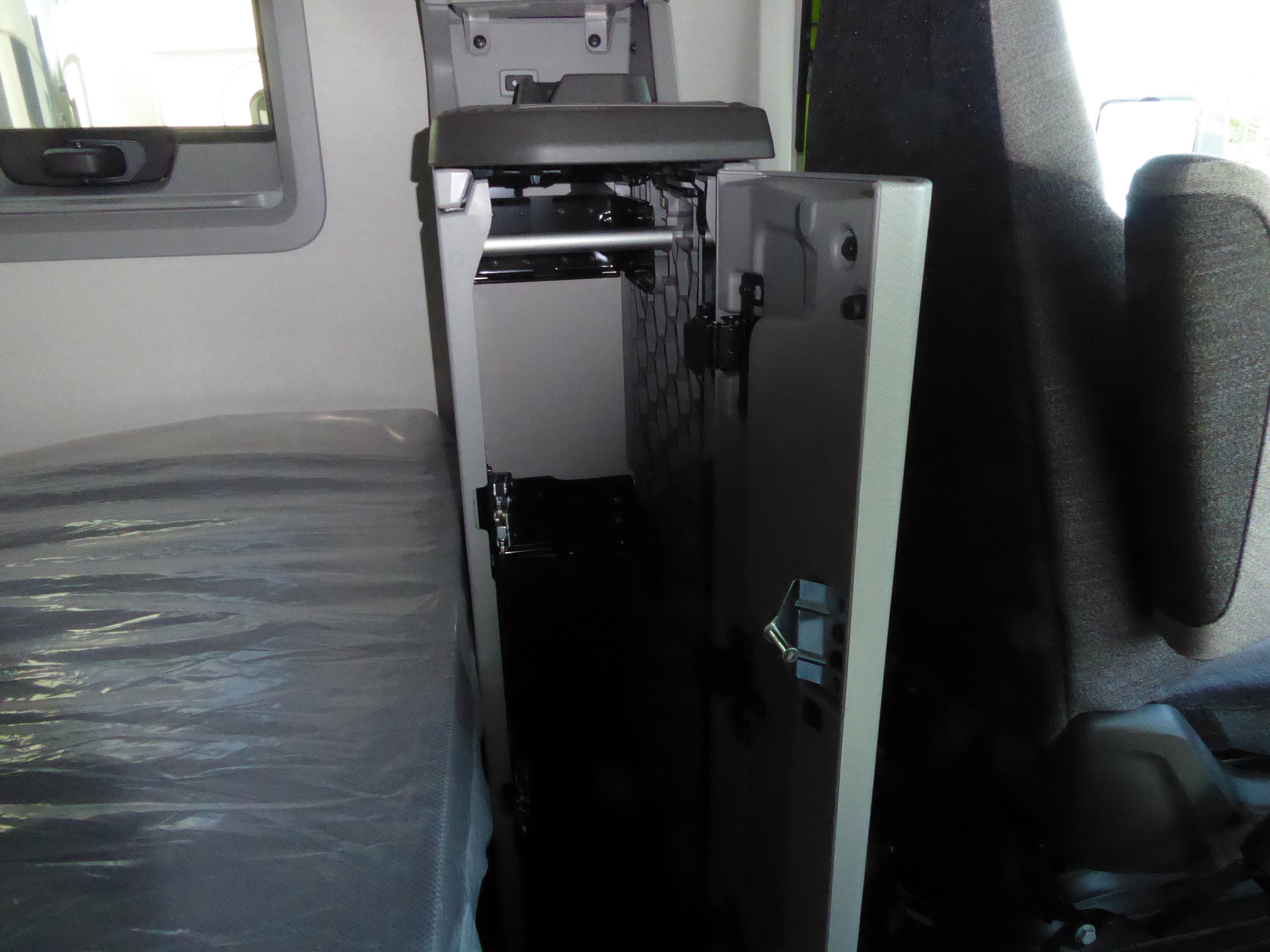 2025 Volvo - image 11