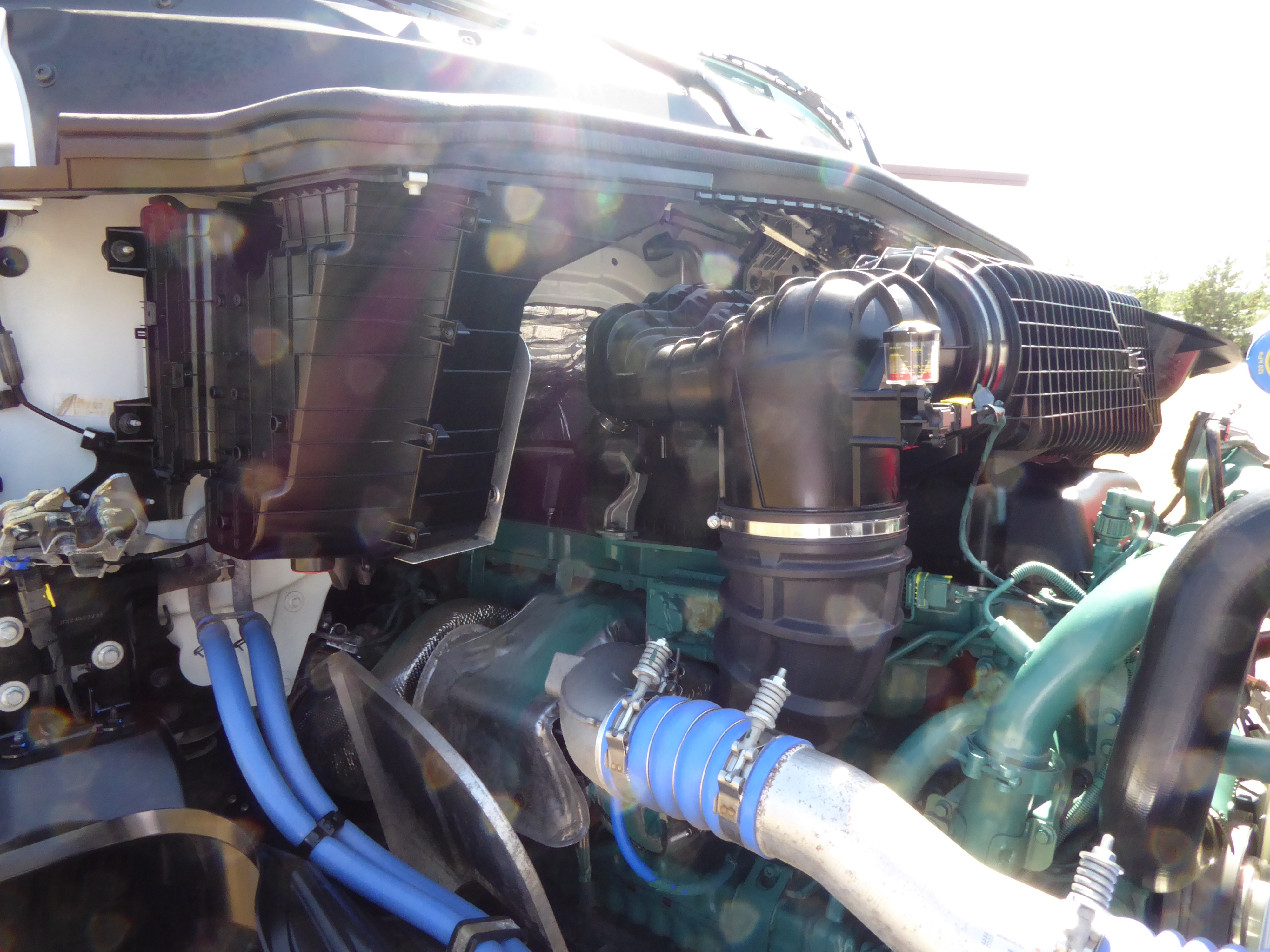 2025 Volvo - image 22