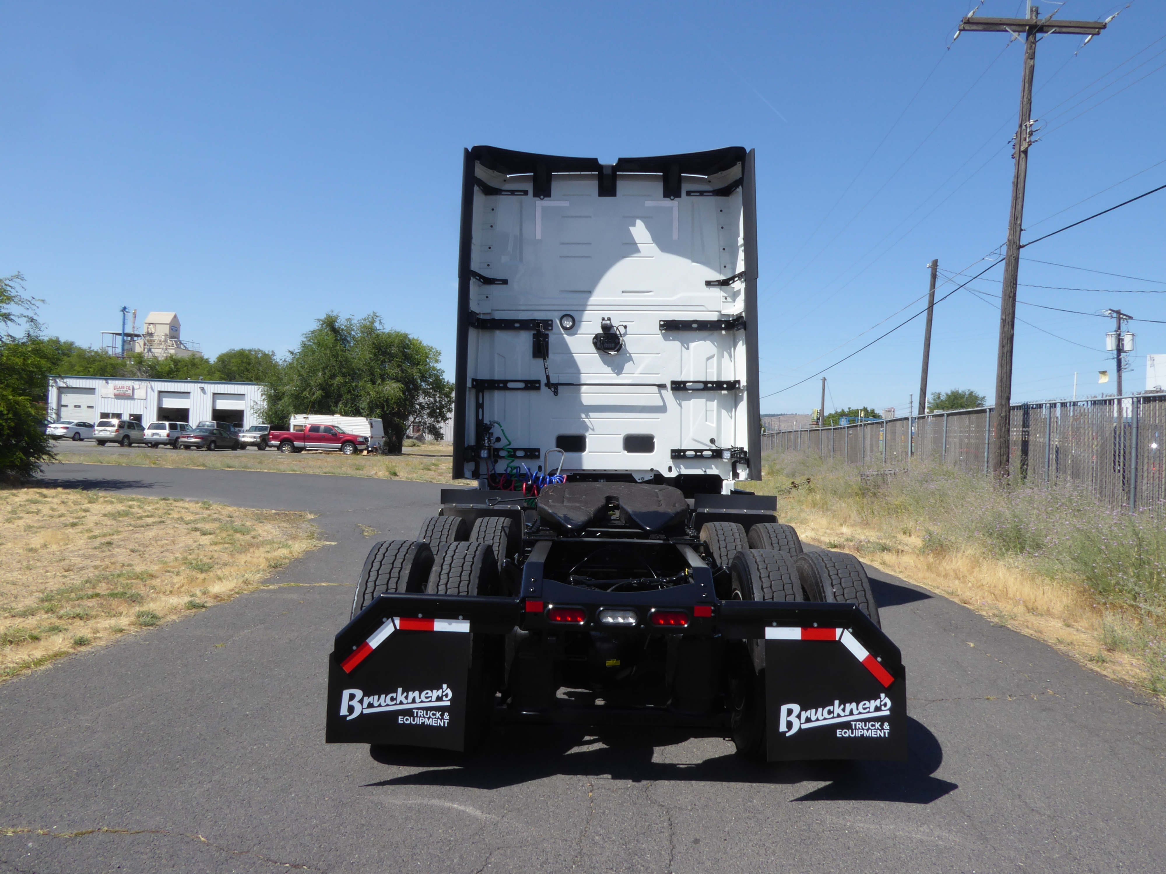 2025 Volvo - image 4