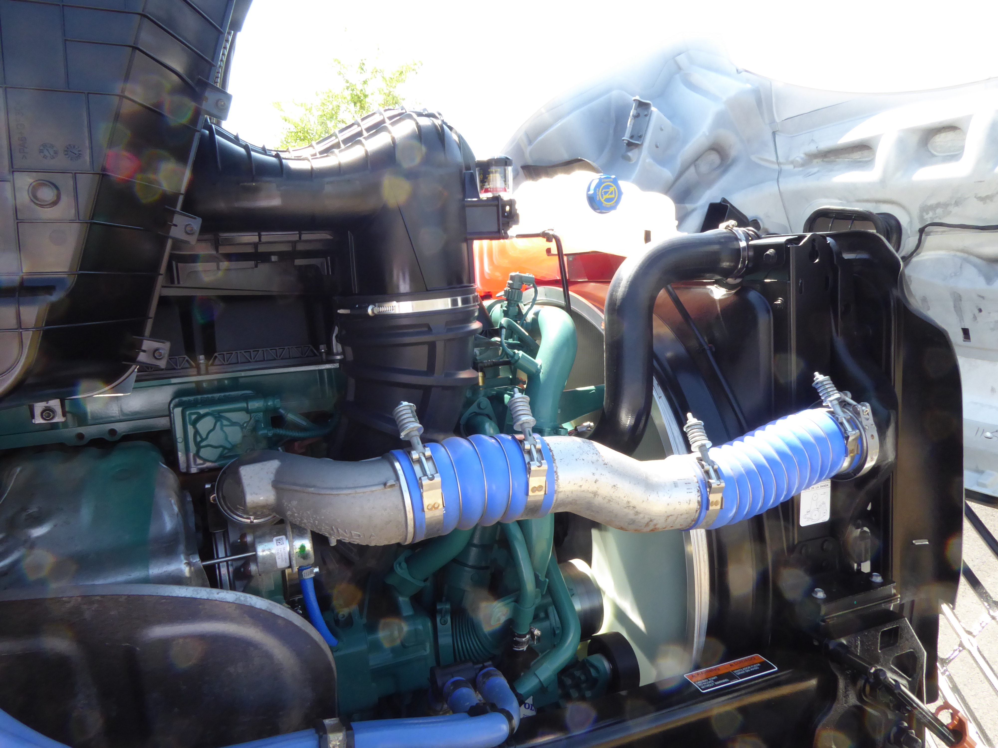 2025 Volvo - image 21