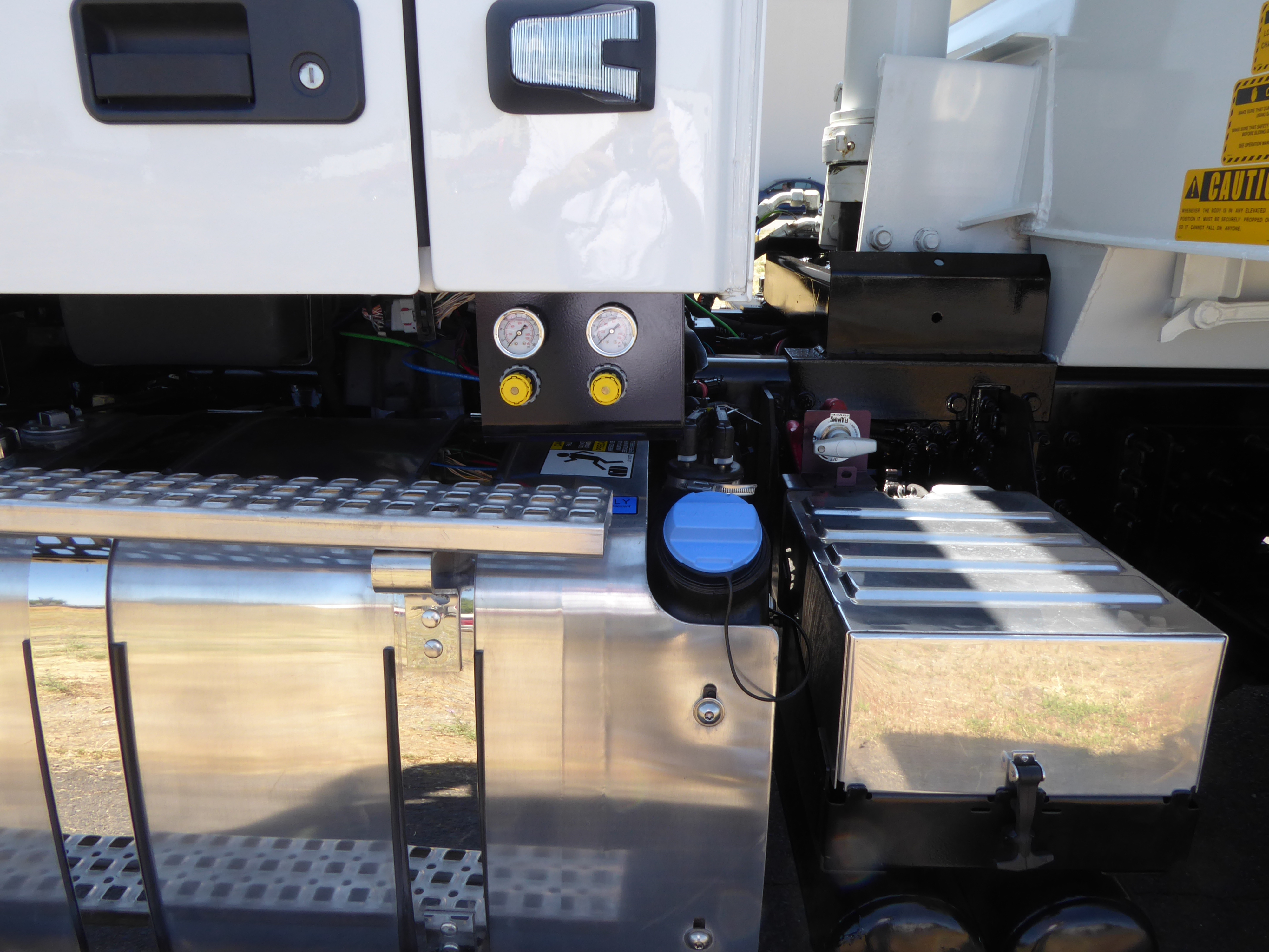 2025 Volvo - image 16