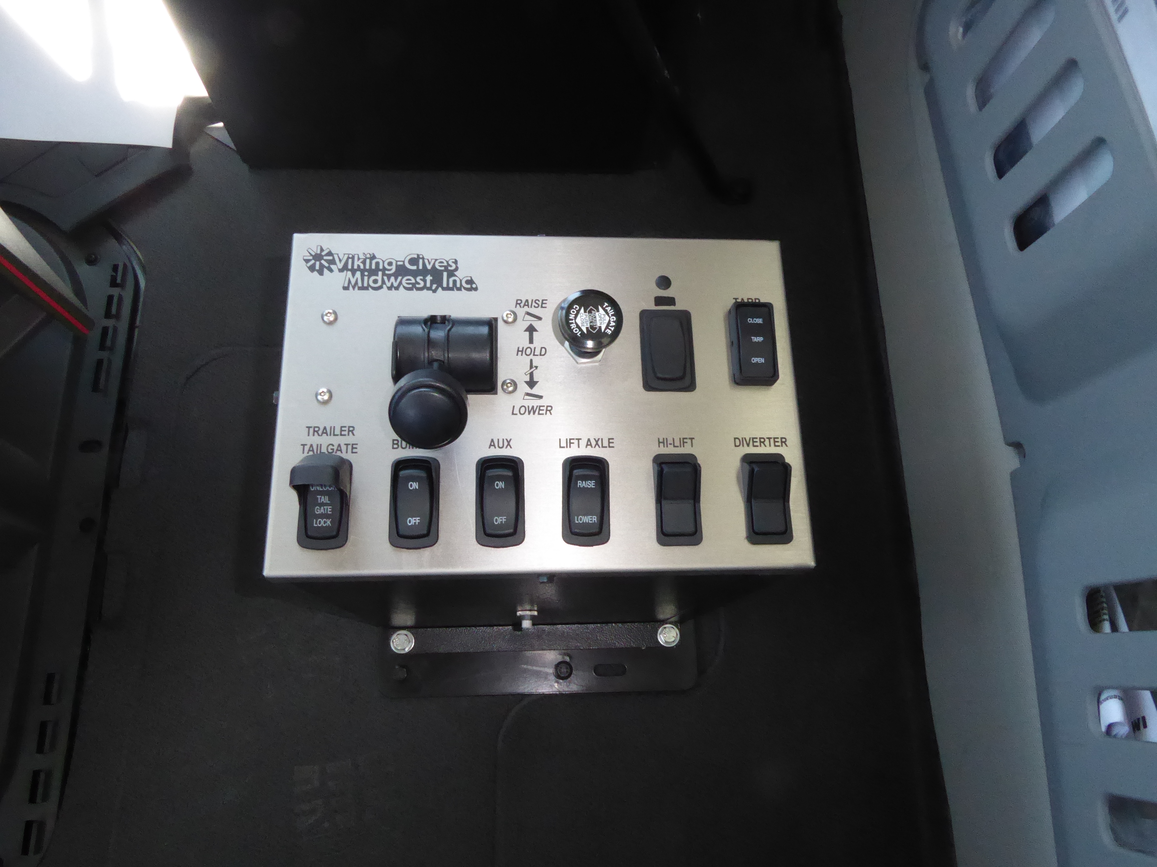 2025 Volvo - image 12