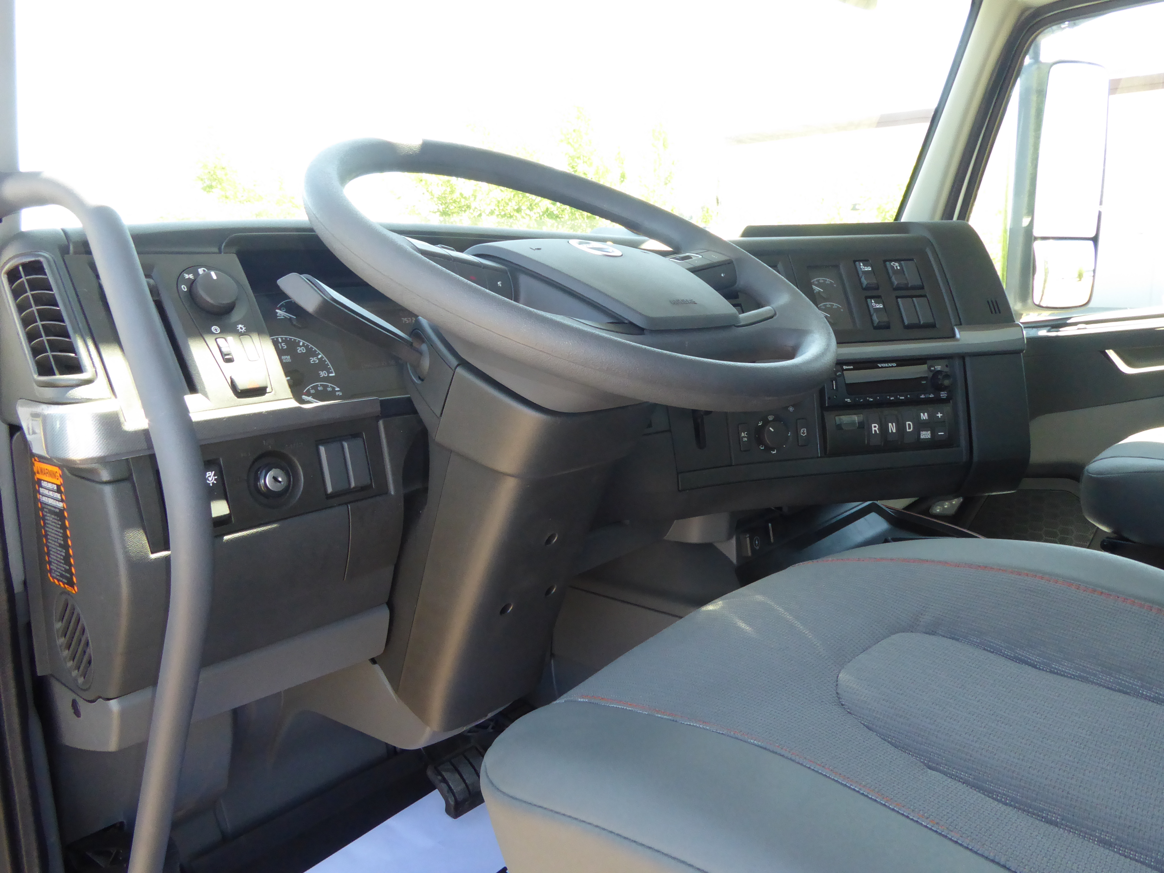 2025 Volvo - image 10