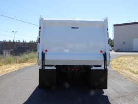 2025 Volvo - image 4