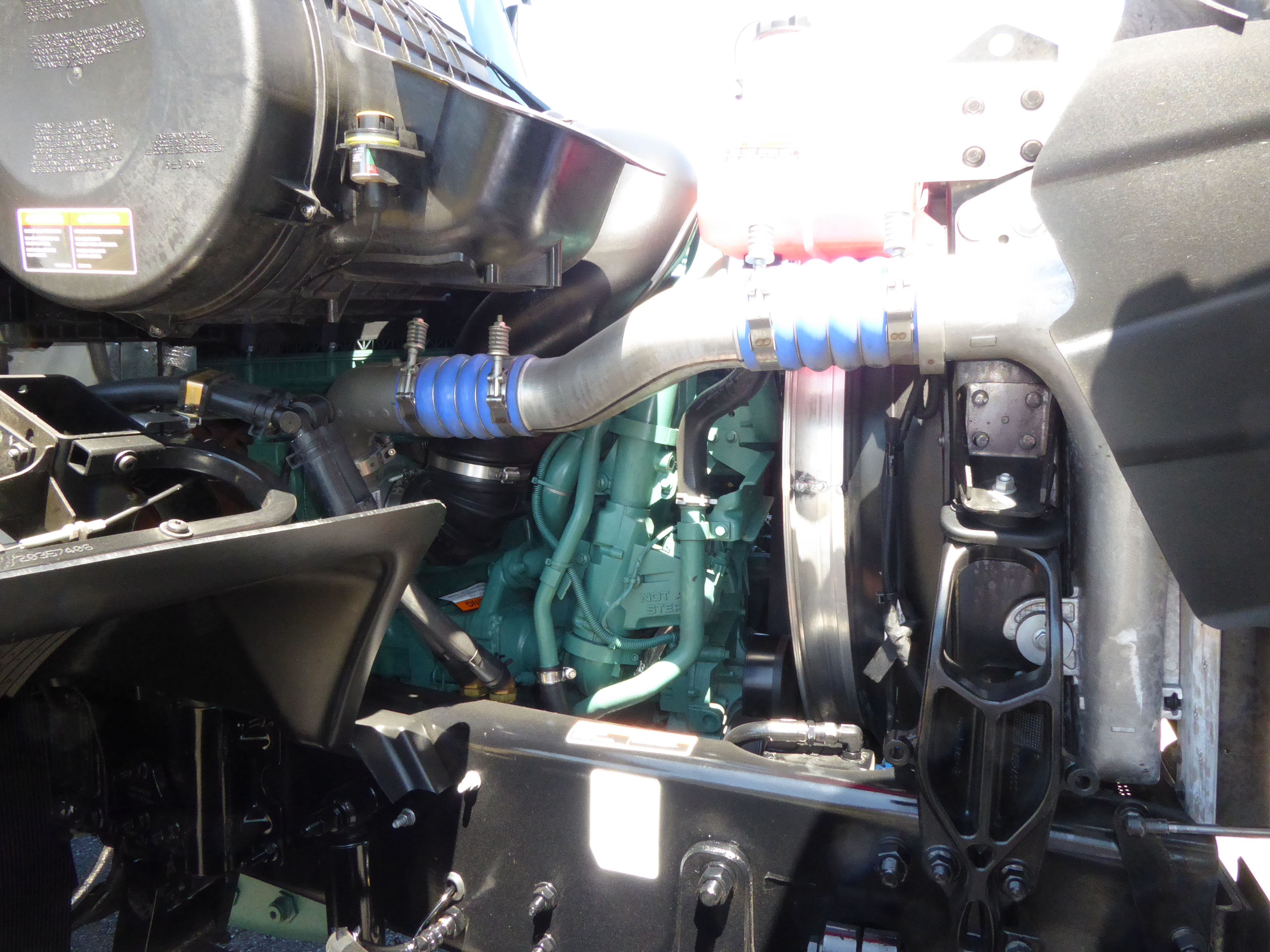 2025 Volvo - image 22