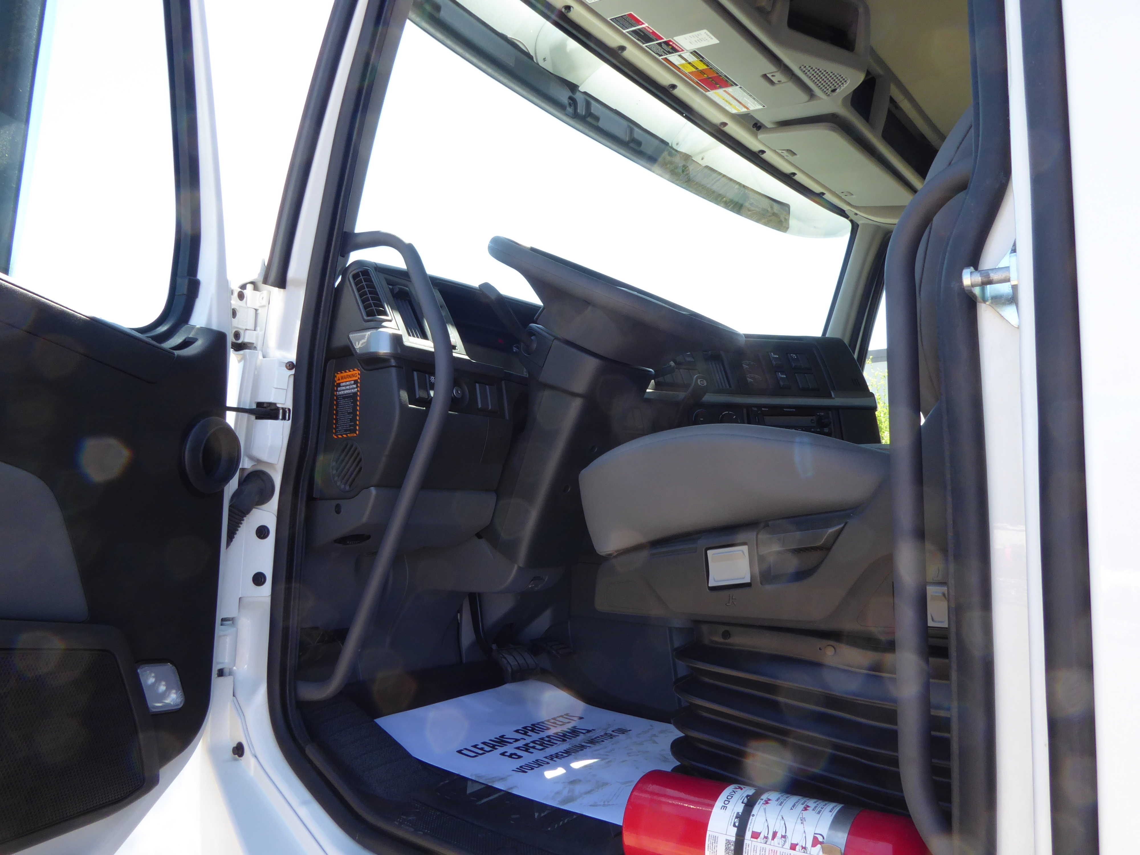 2025 Volvo - image 9