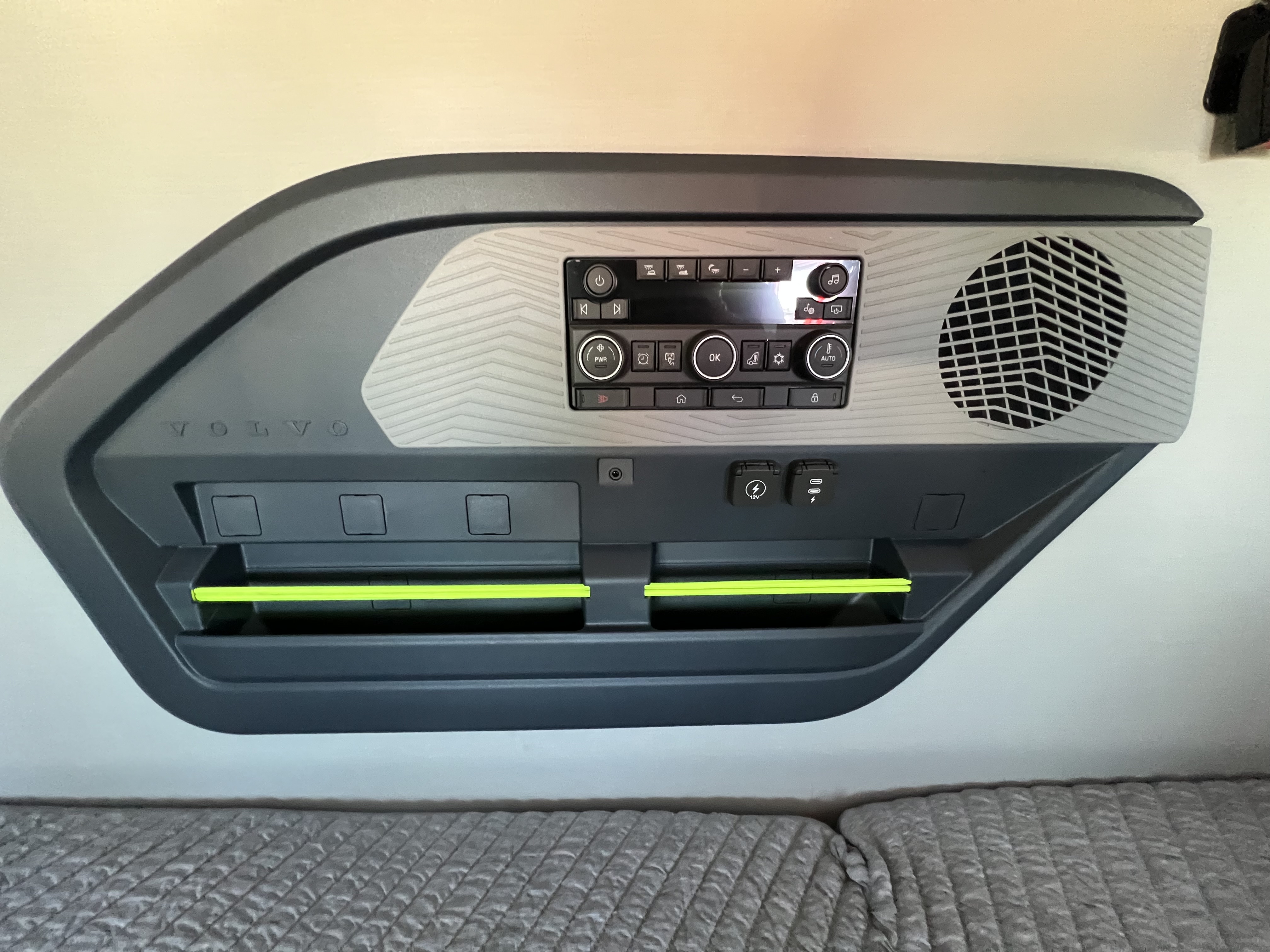 2026 Volvo - image 18