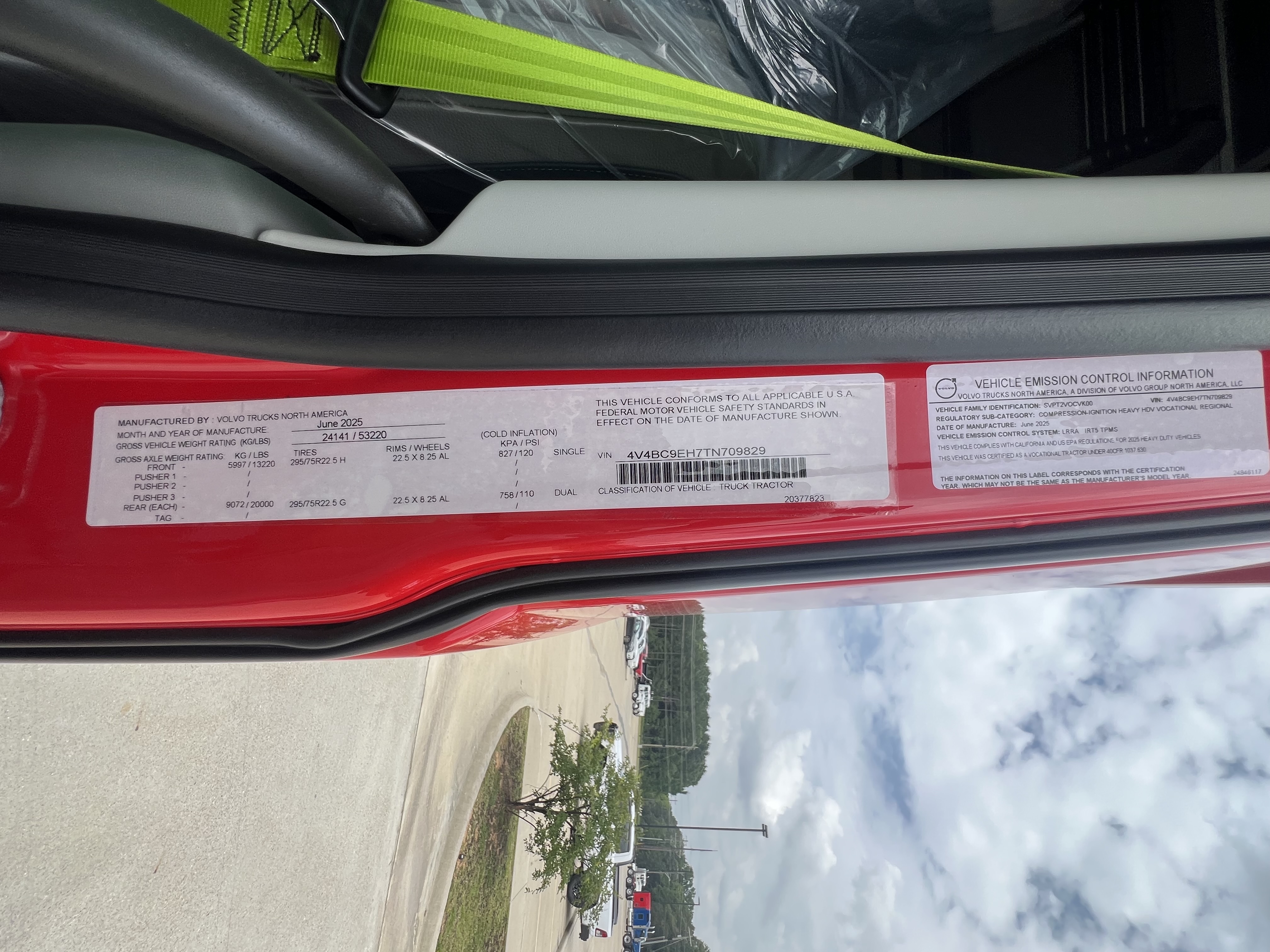 2026 Volvo - image 10