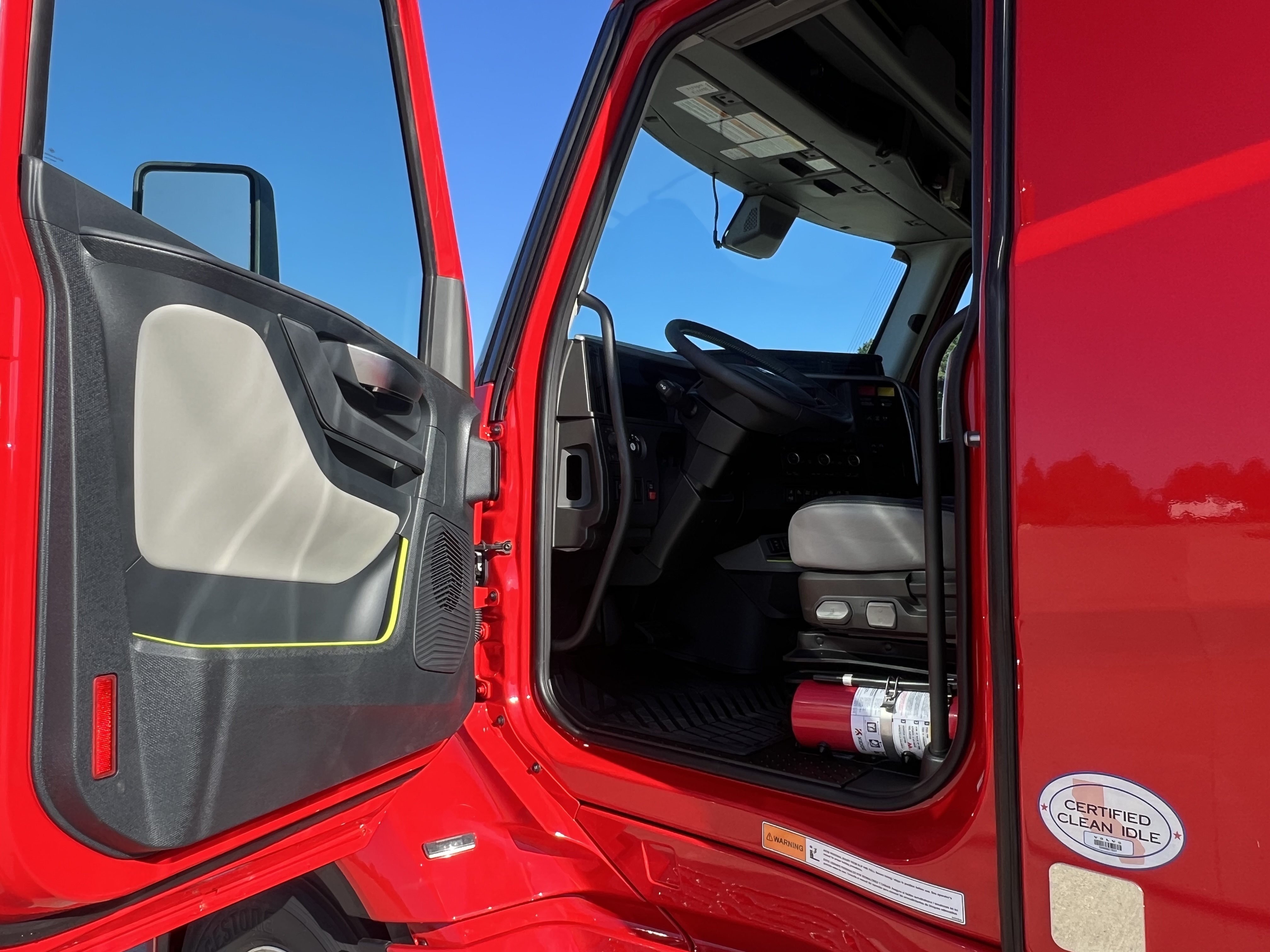 2026 Volvo - image 9