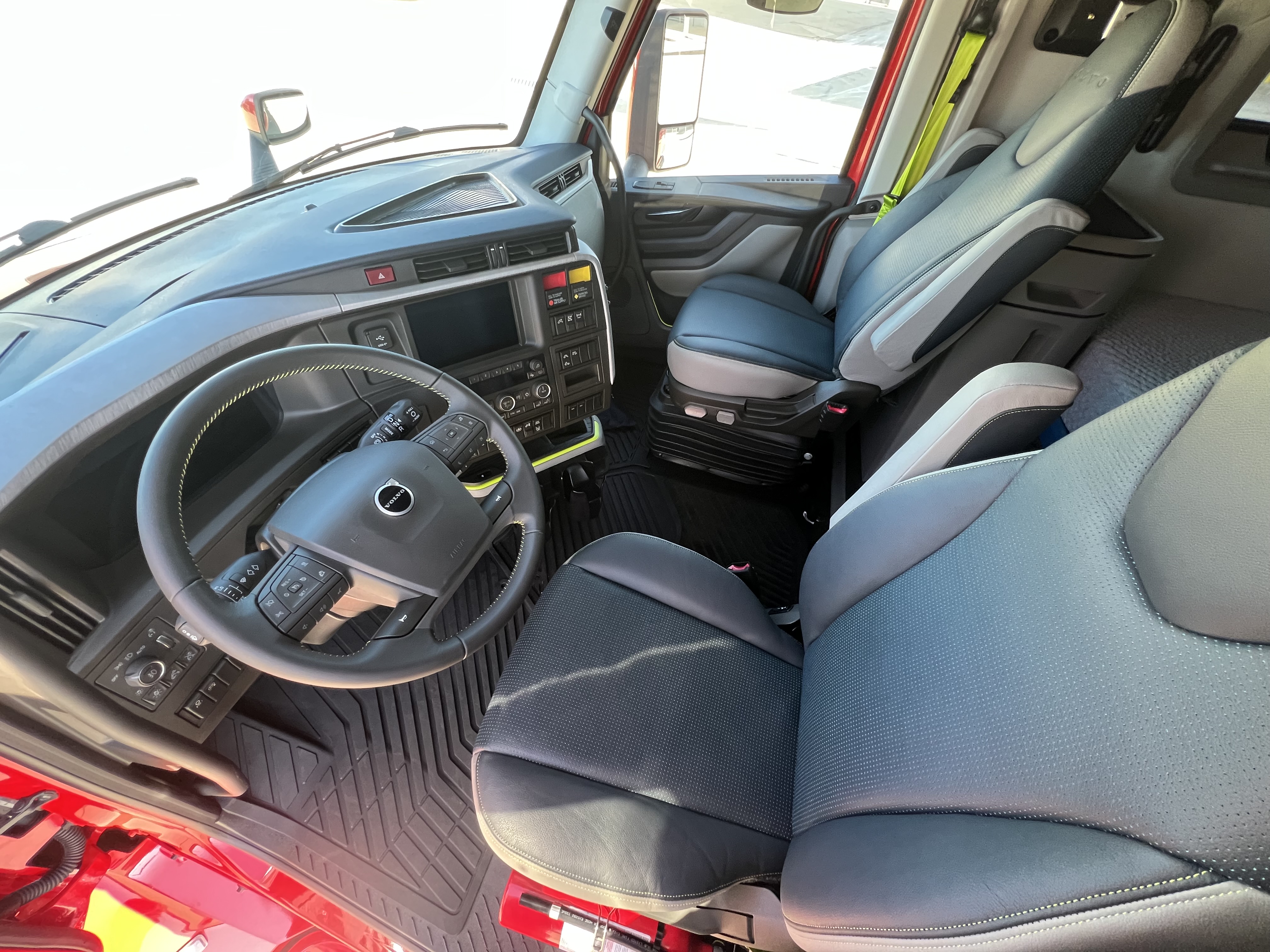 2026 Volvo - image 11