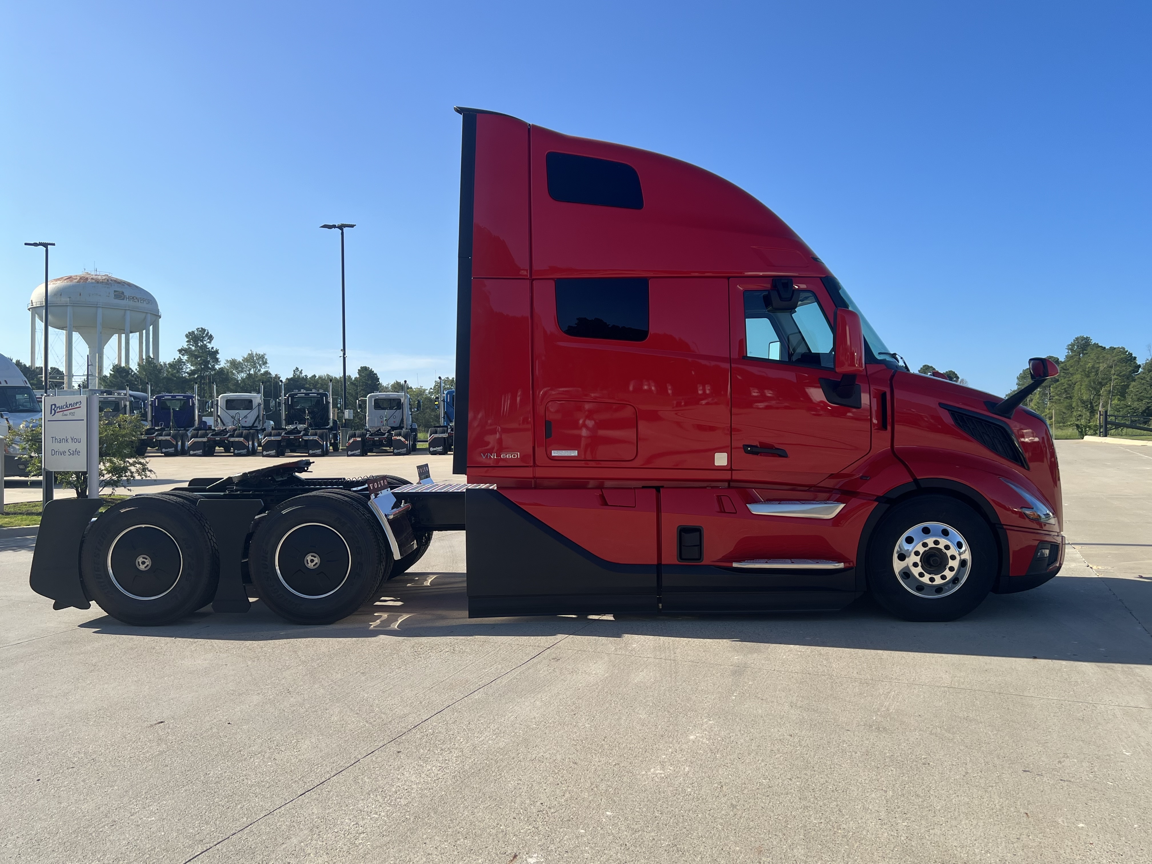 2026 Volvo - image 4