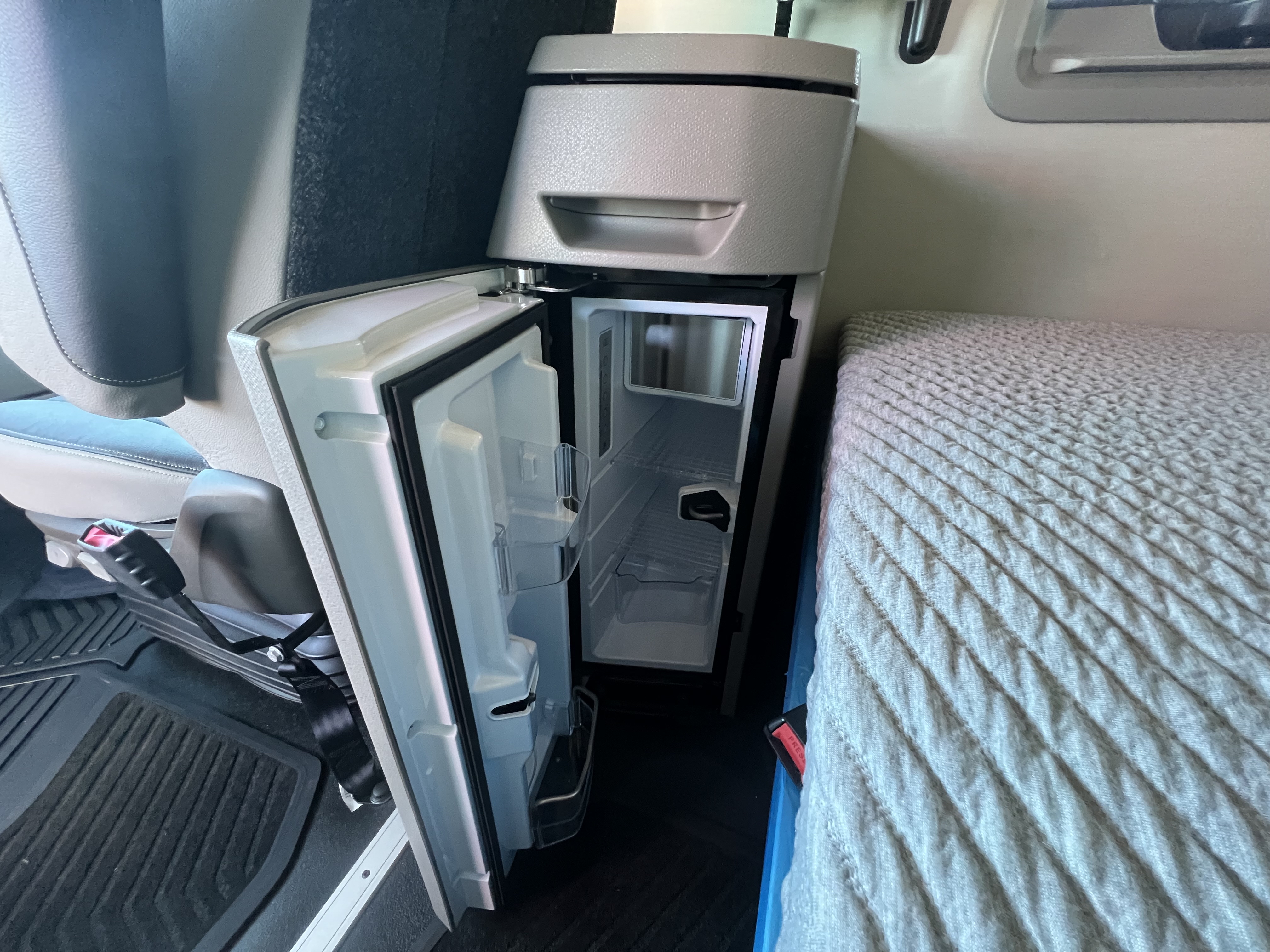 2026 Volvo - image 16