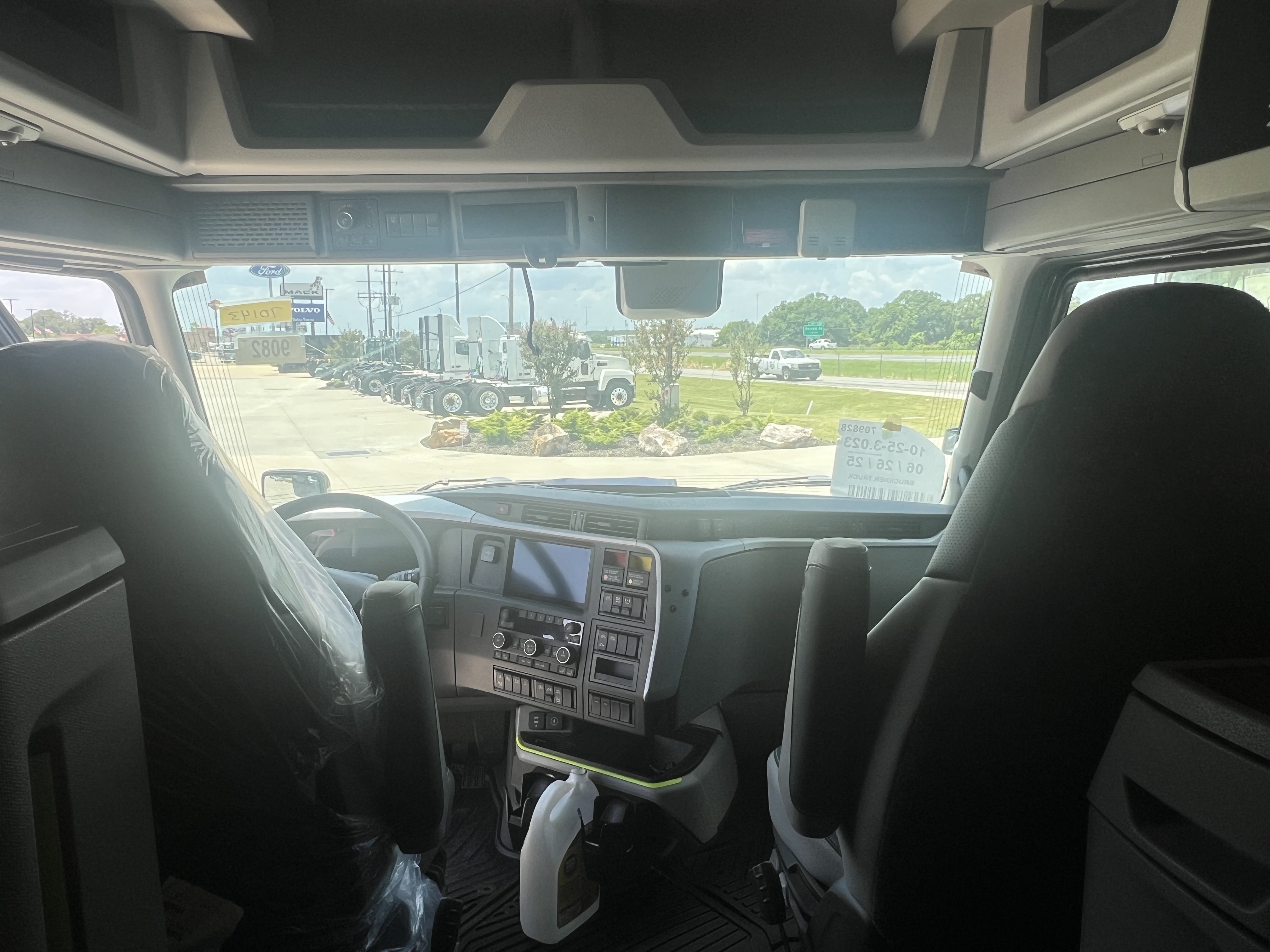 2026 Volvo - image 17