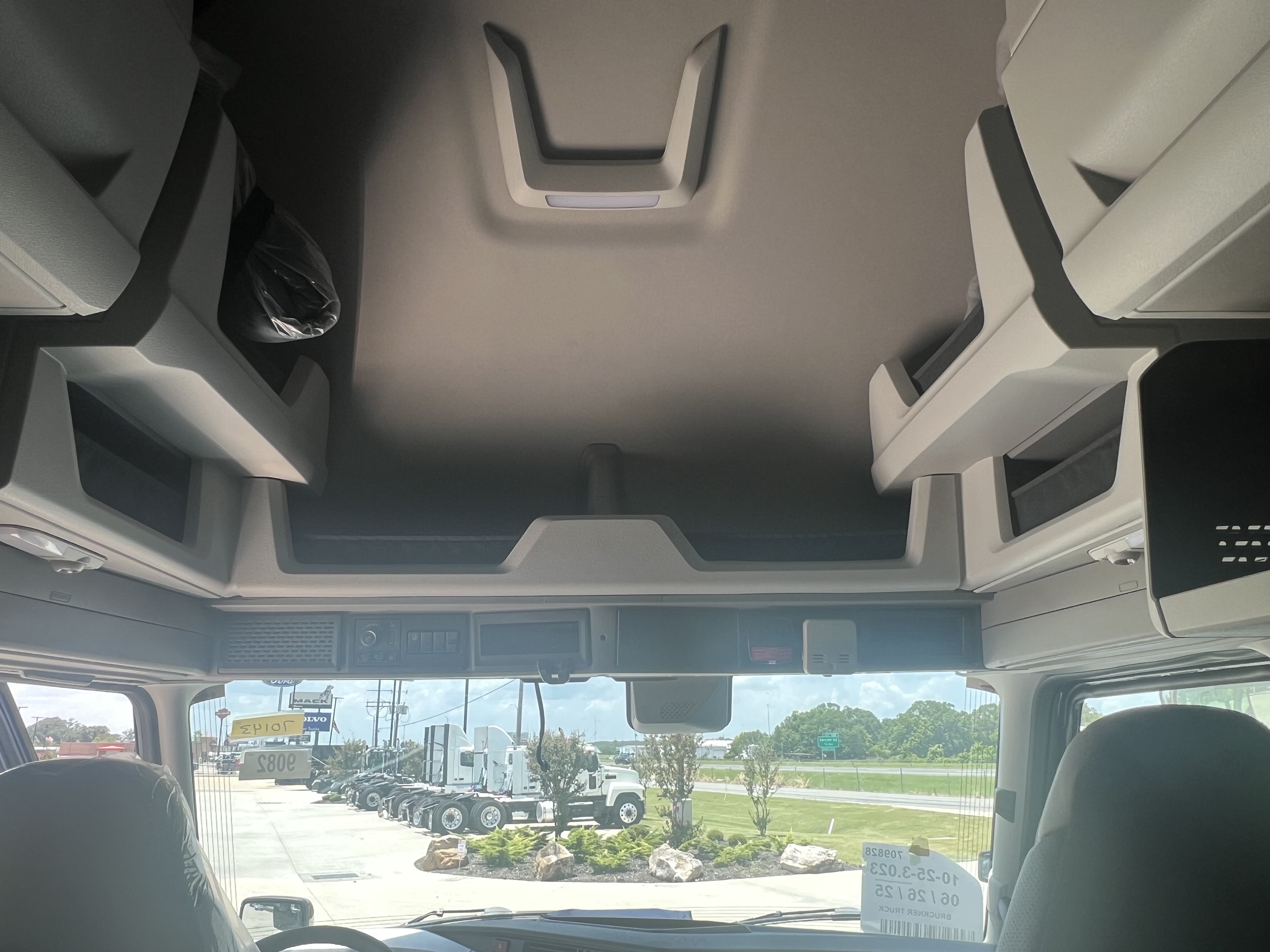 2026 Volvo - image 18