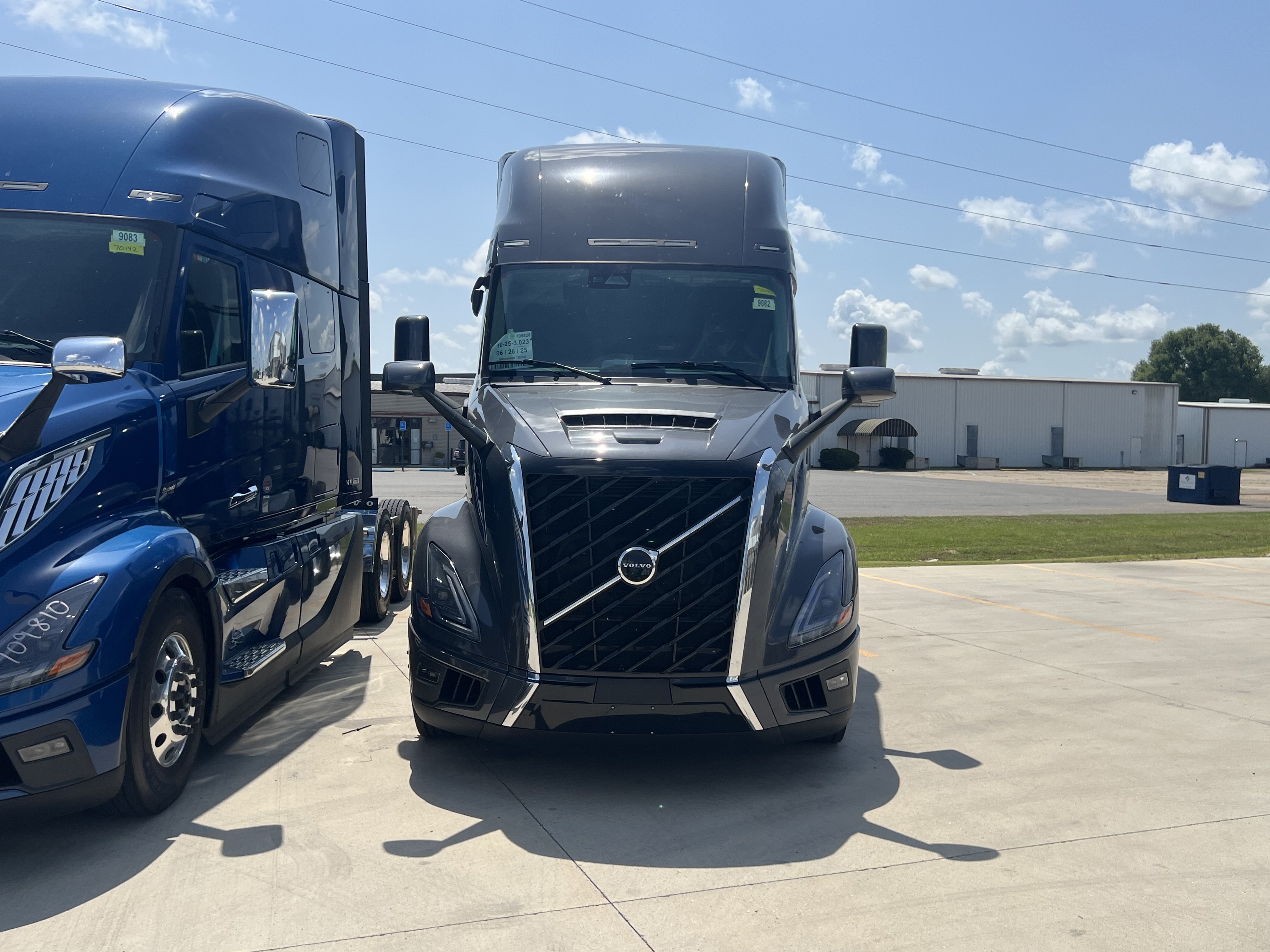 2026 Volvo - image 3