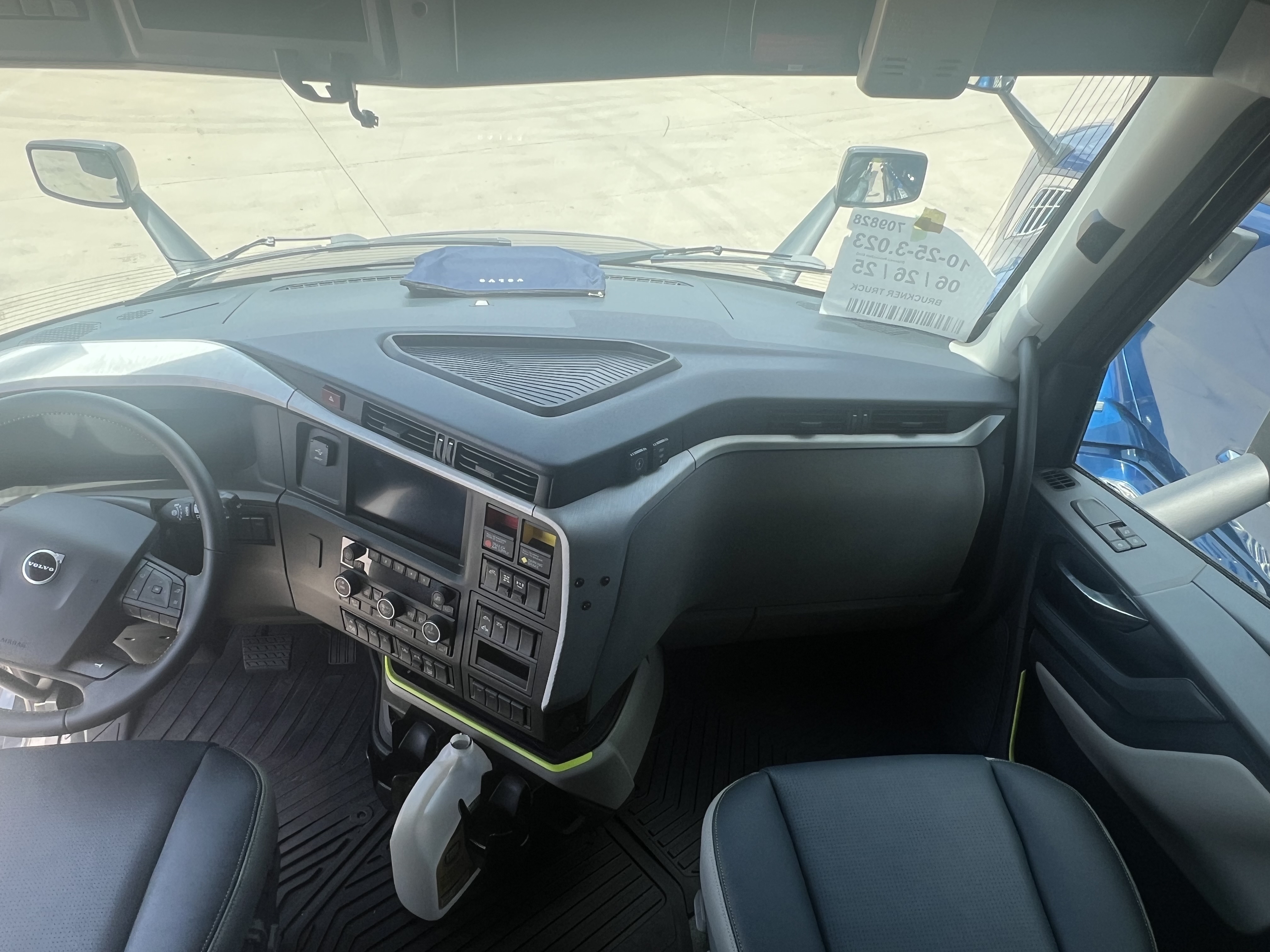 2026 Volvo - image 10