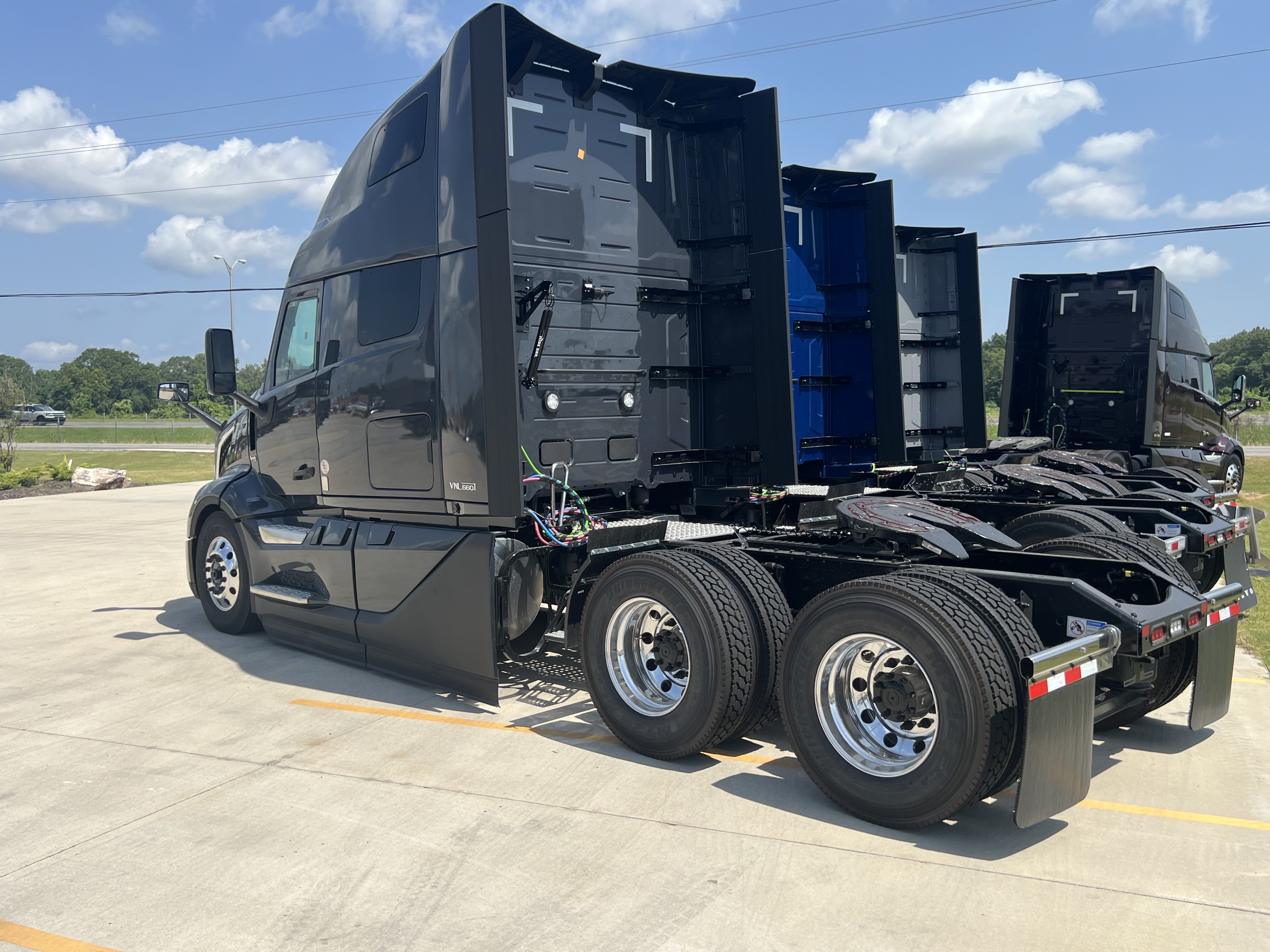 2026 Volvo - image 7