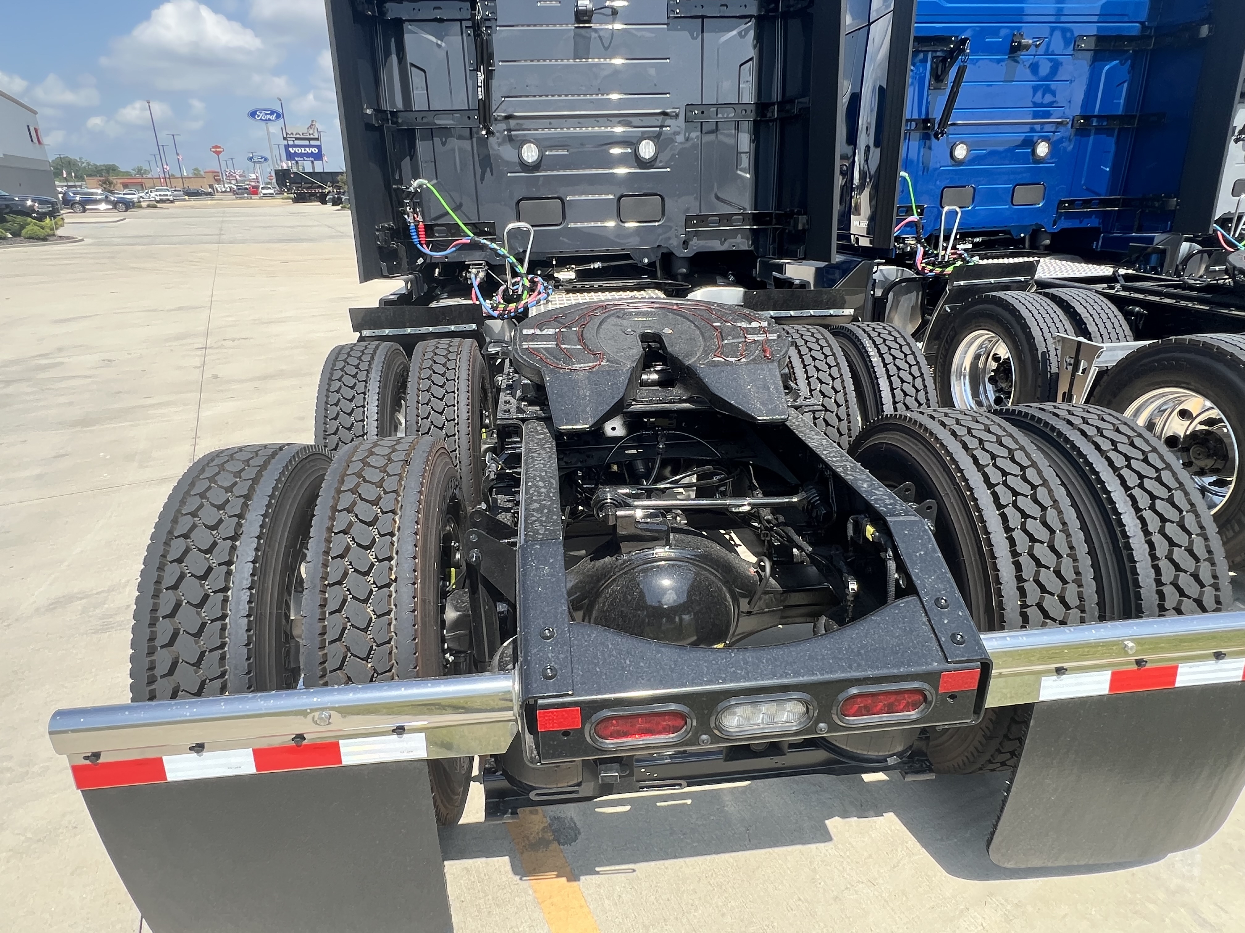 2026 Volvo - image 6