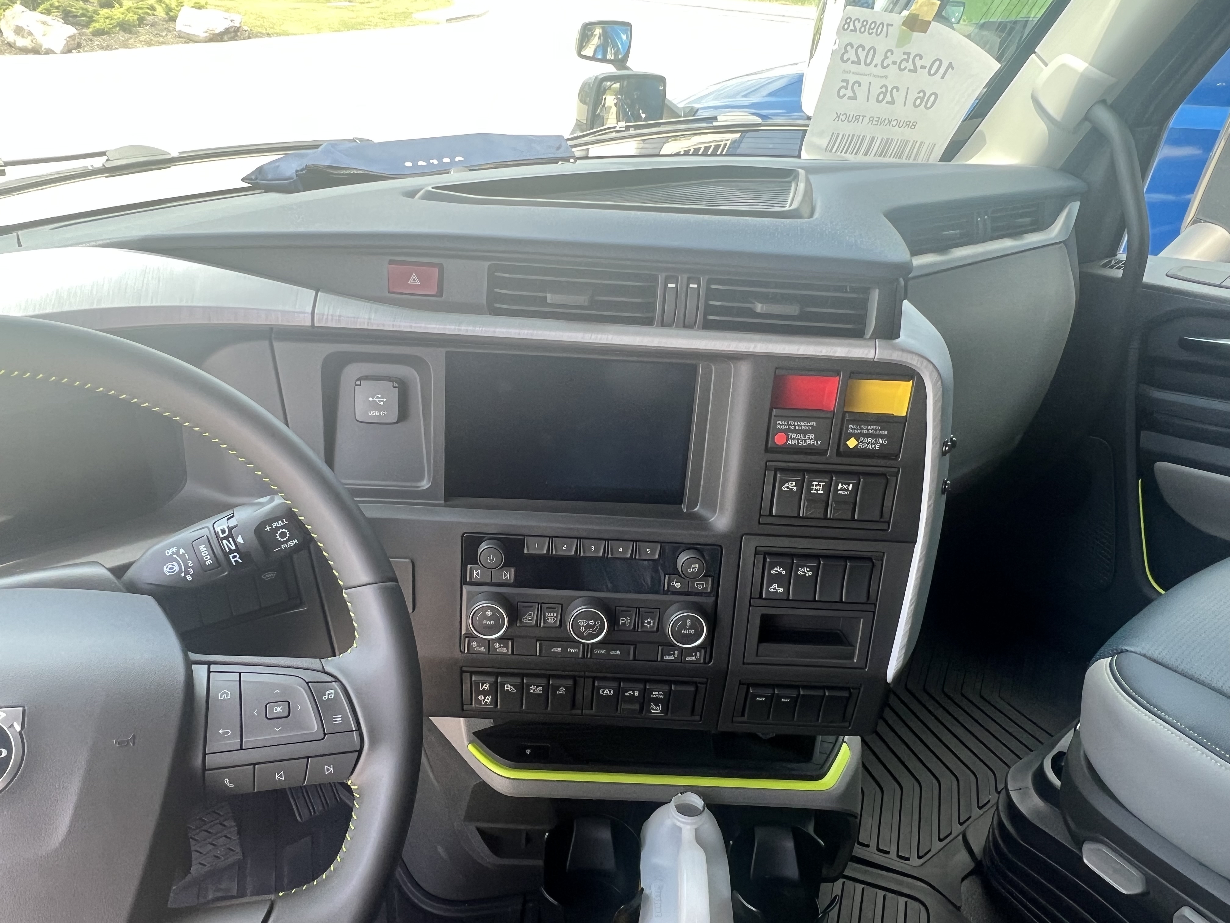 2026 Volvo - image 13