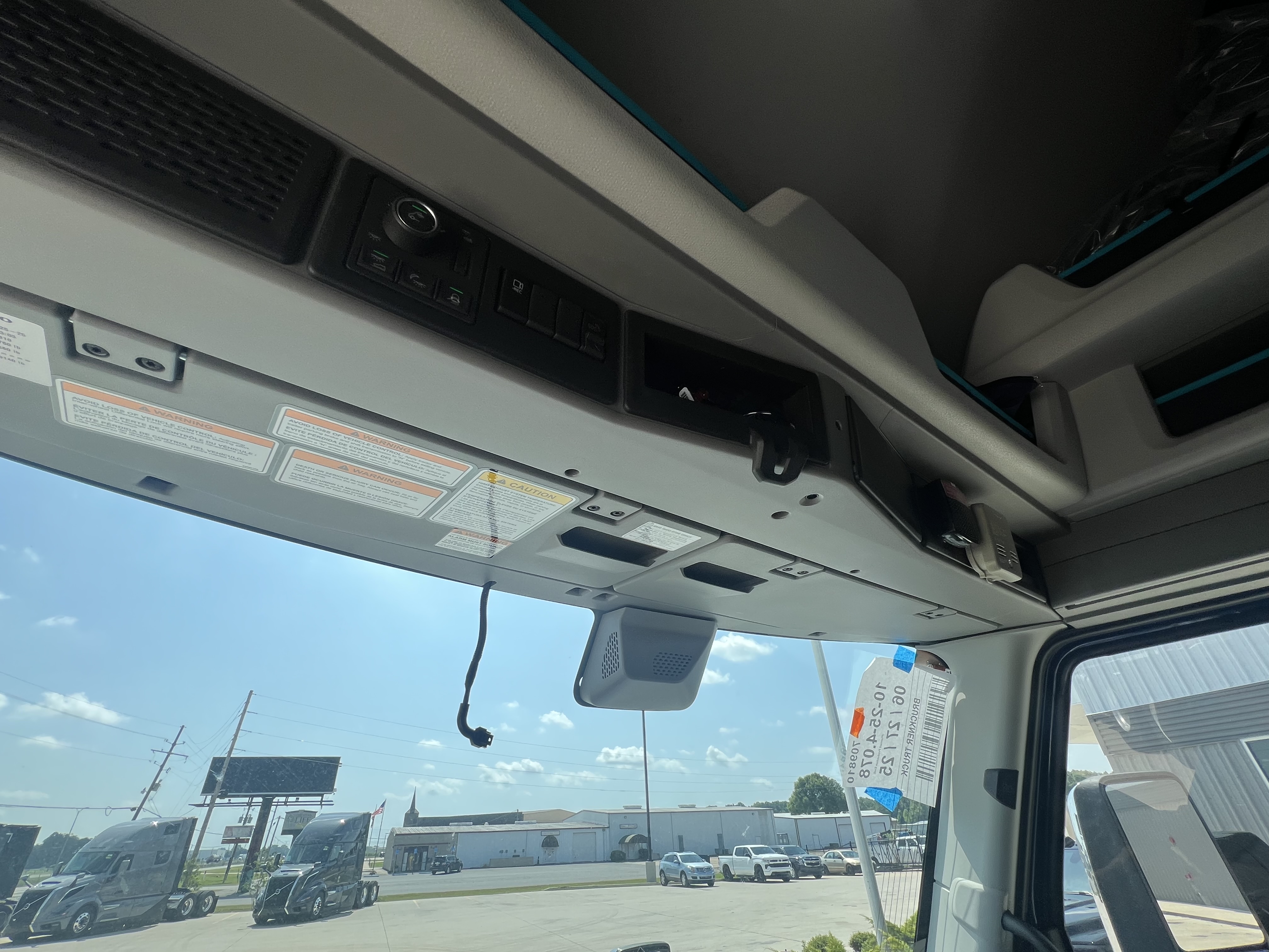 2026 Volvo - image 17