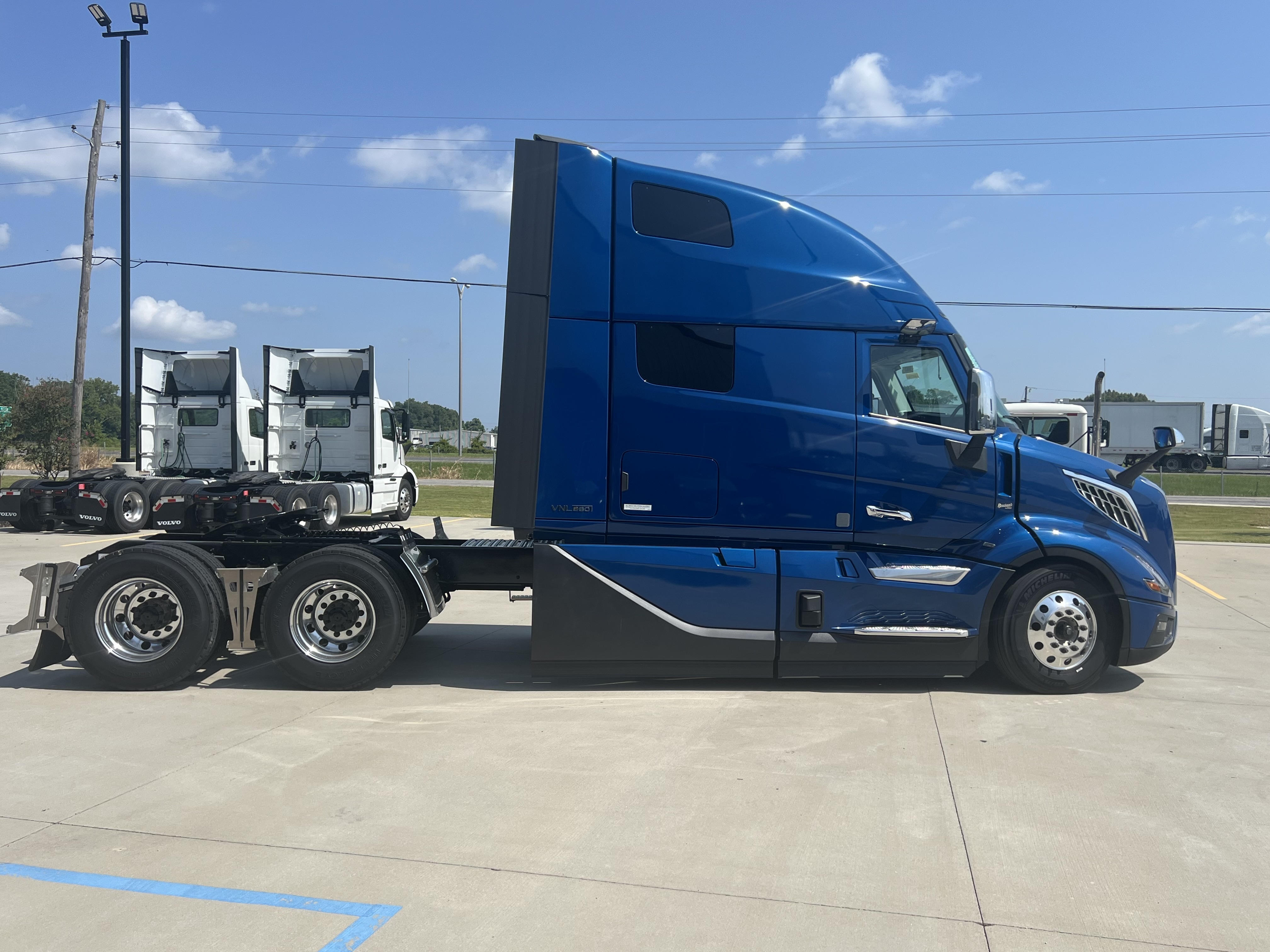 2026 Volvo - image 4