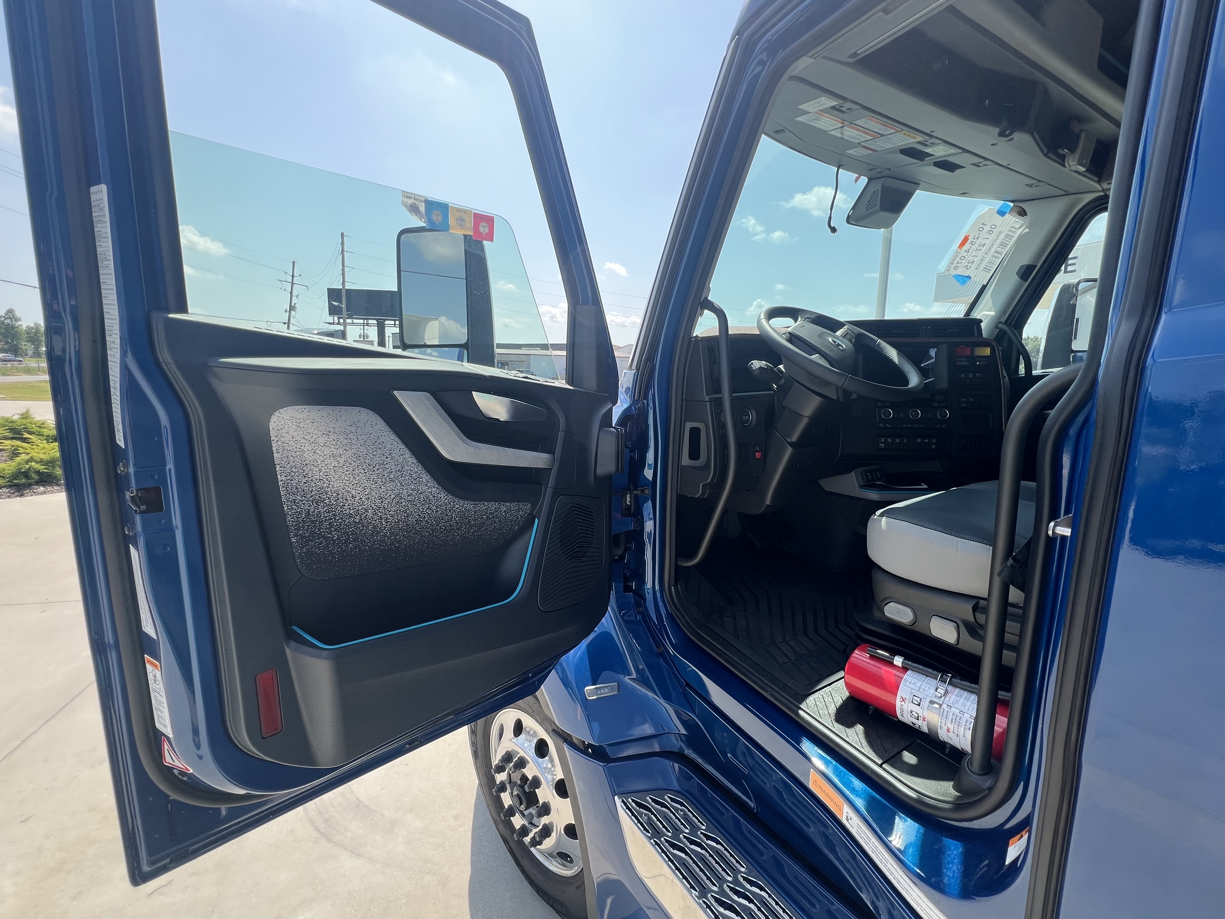 2026 Volvo - image 12