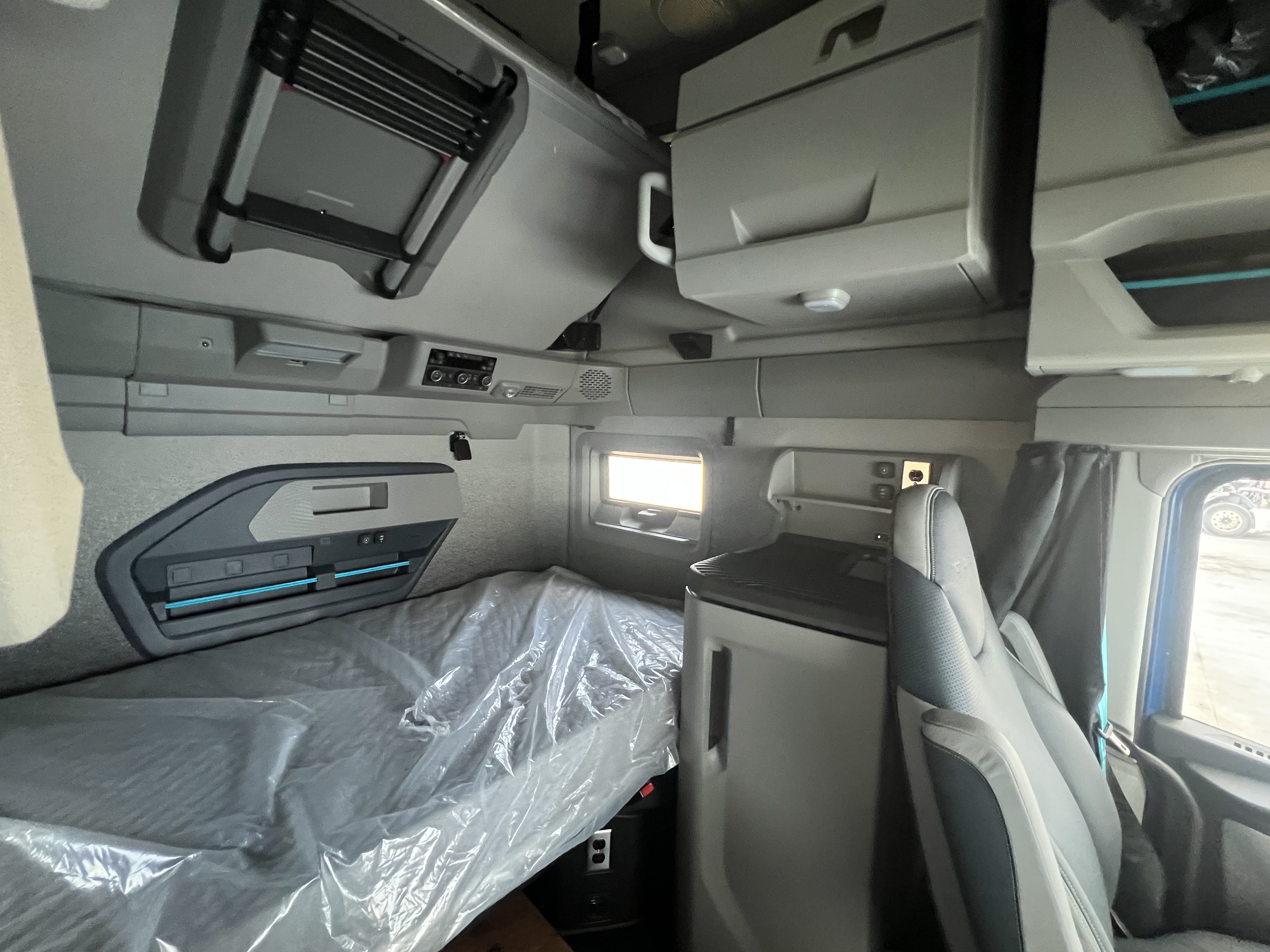 2026 Volvo - image 16