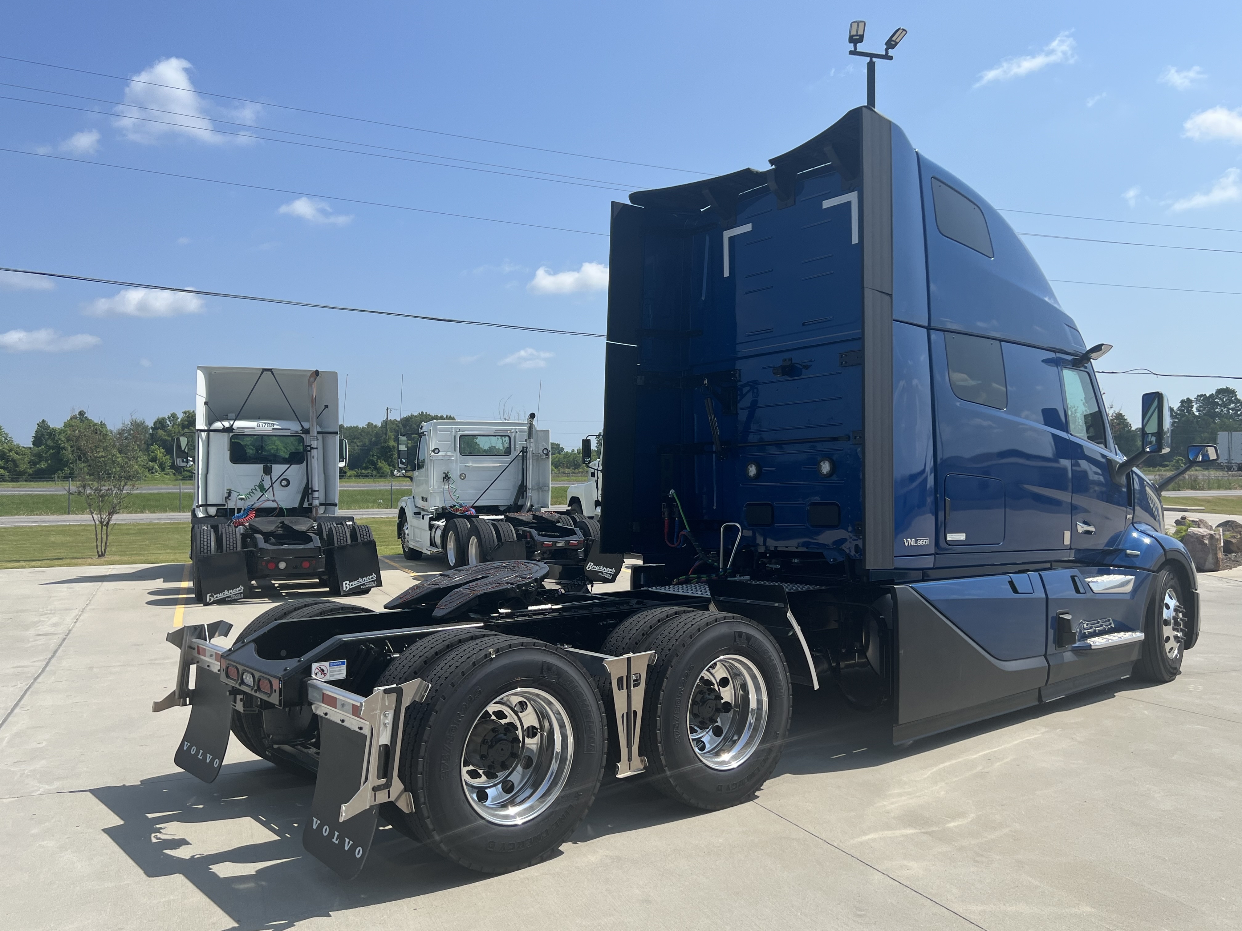 2026 Volvo - image 5