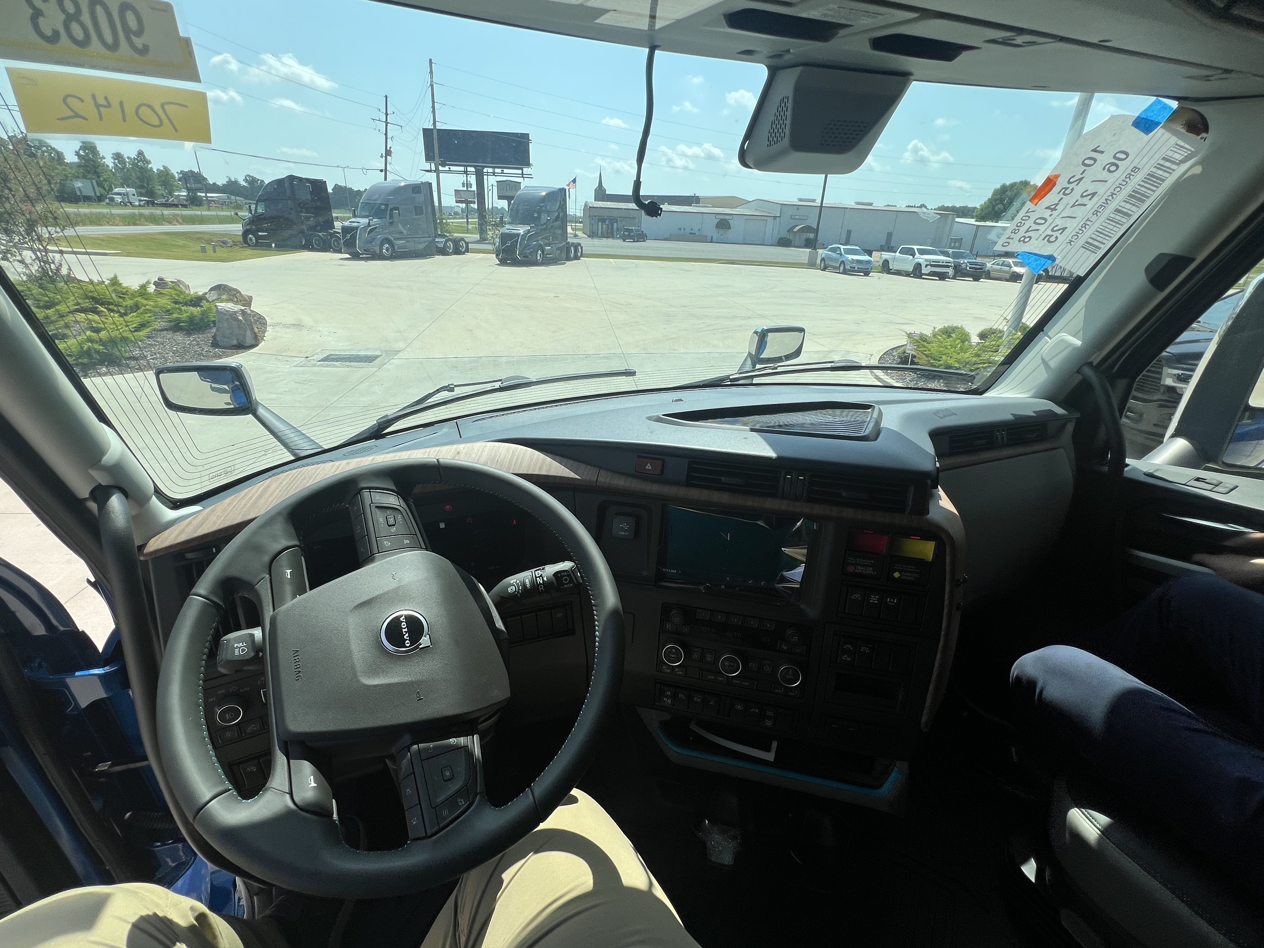 2026 Volvo - image 14