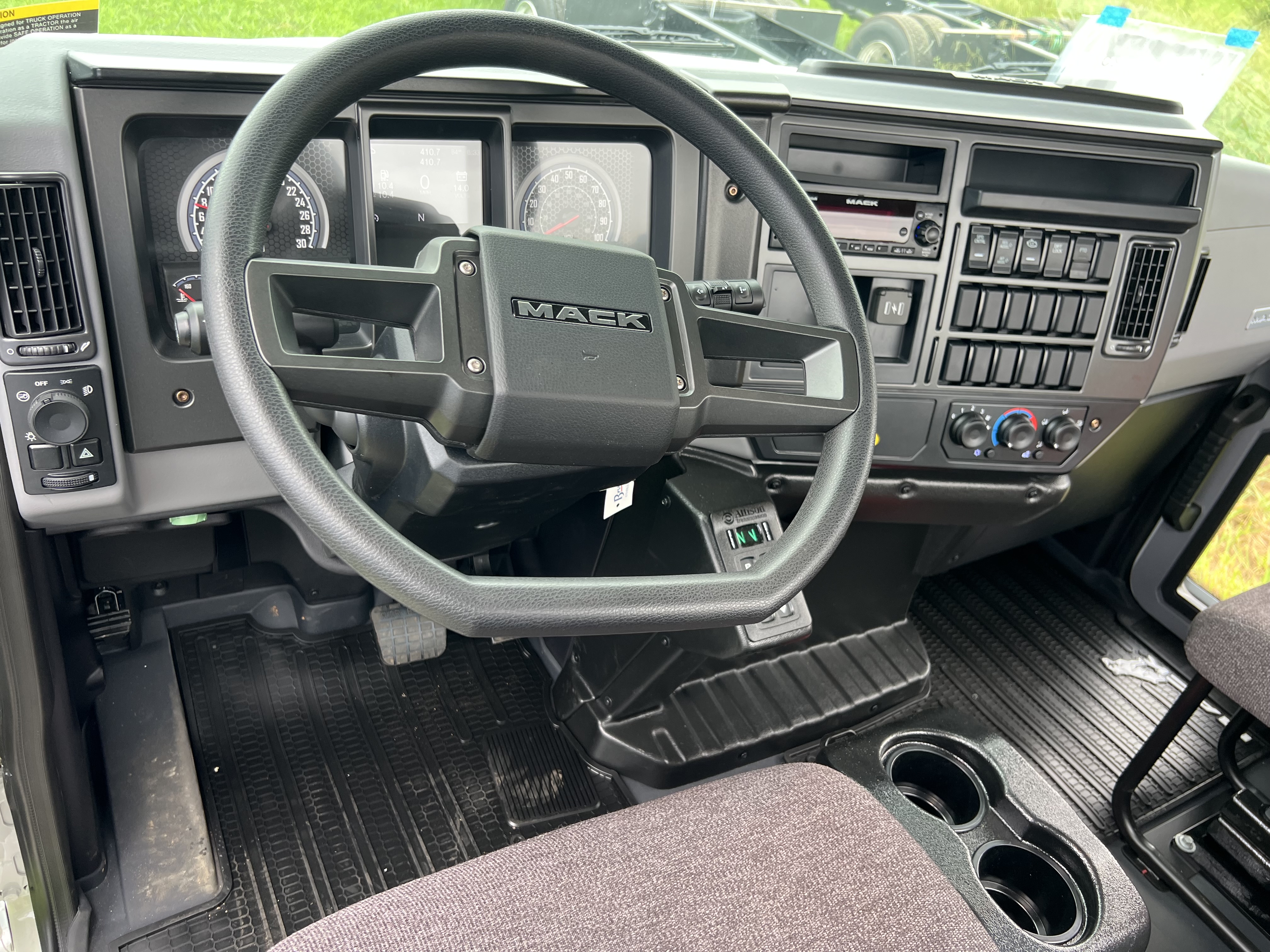 2025 Mack - image 9