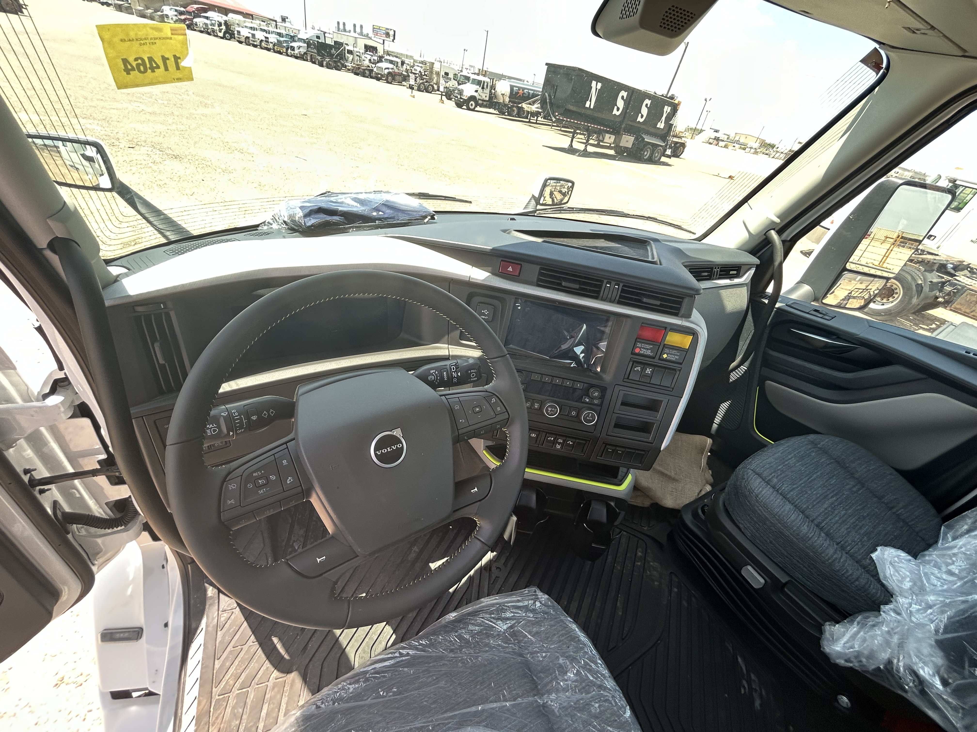 2026 Volvo - image 7