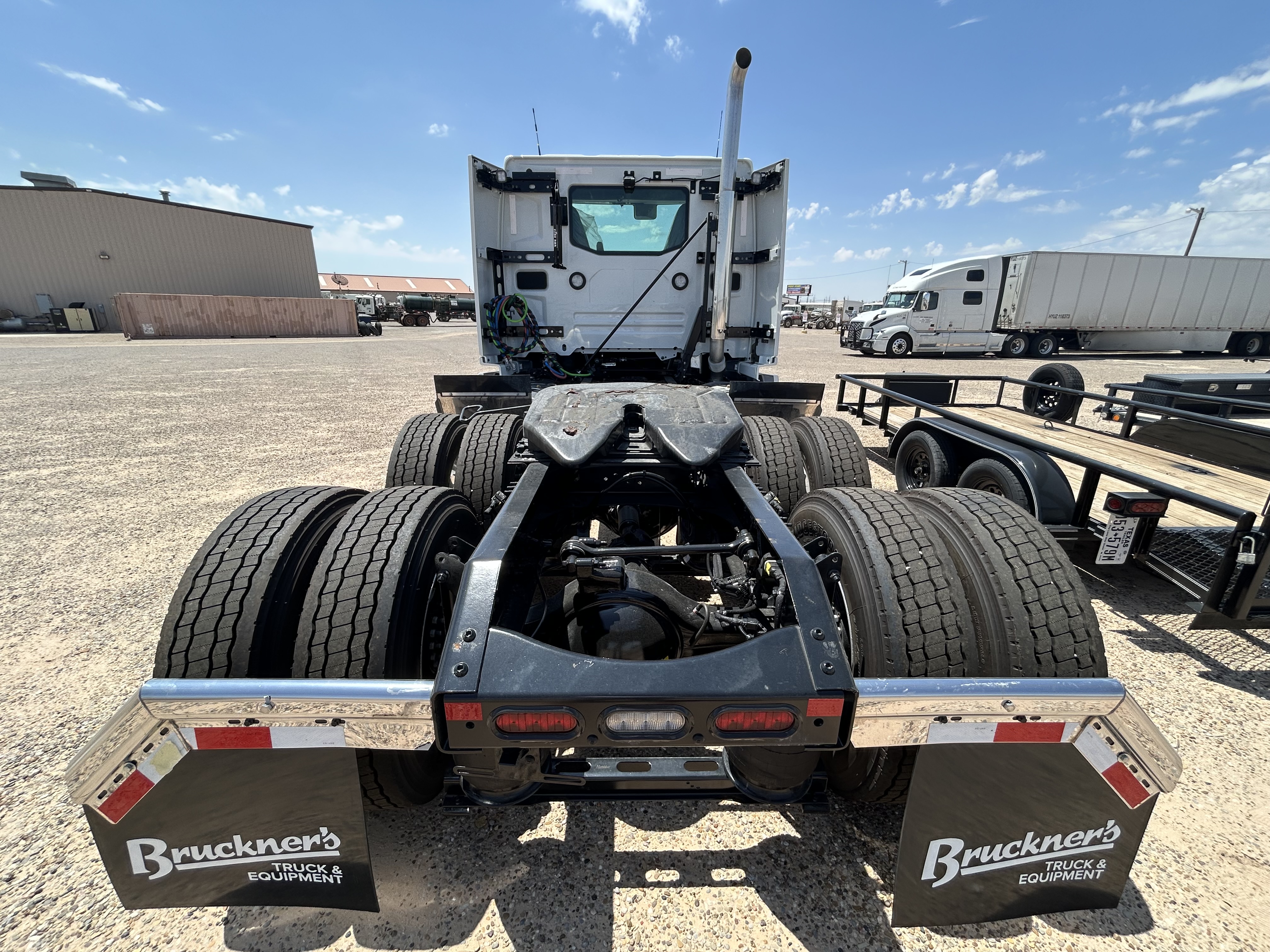 2026 Volvo - image 5