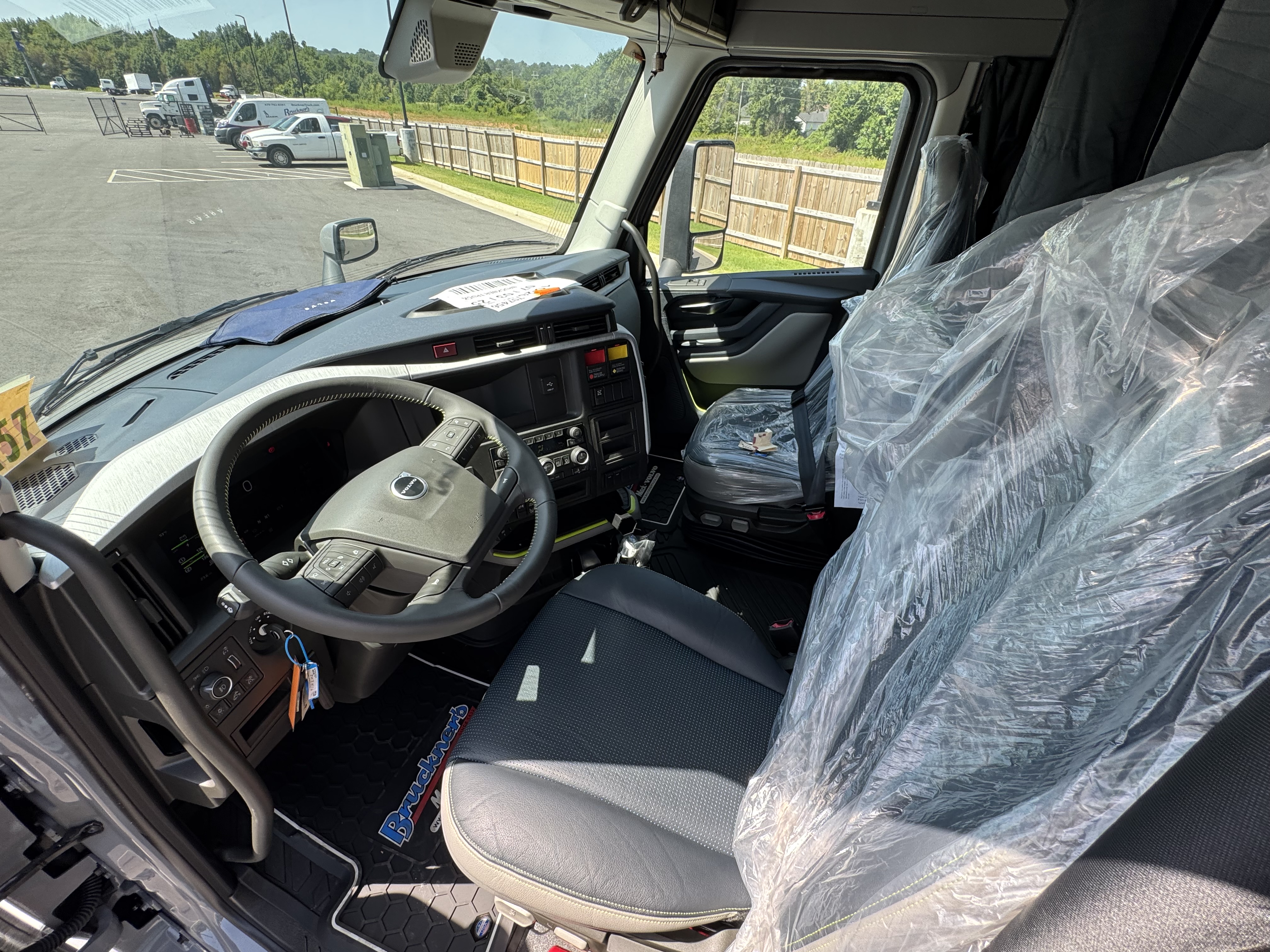 2026 Volvo - image 9