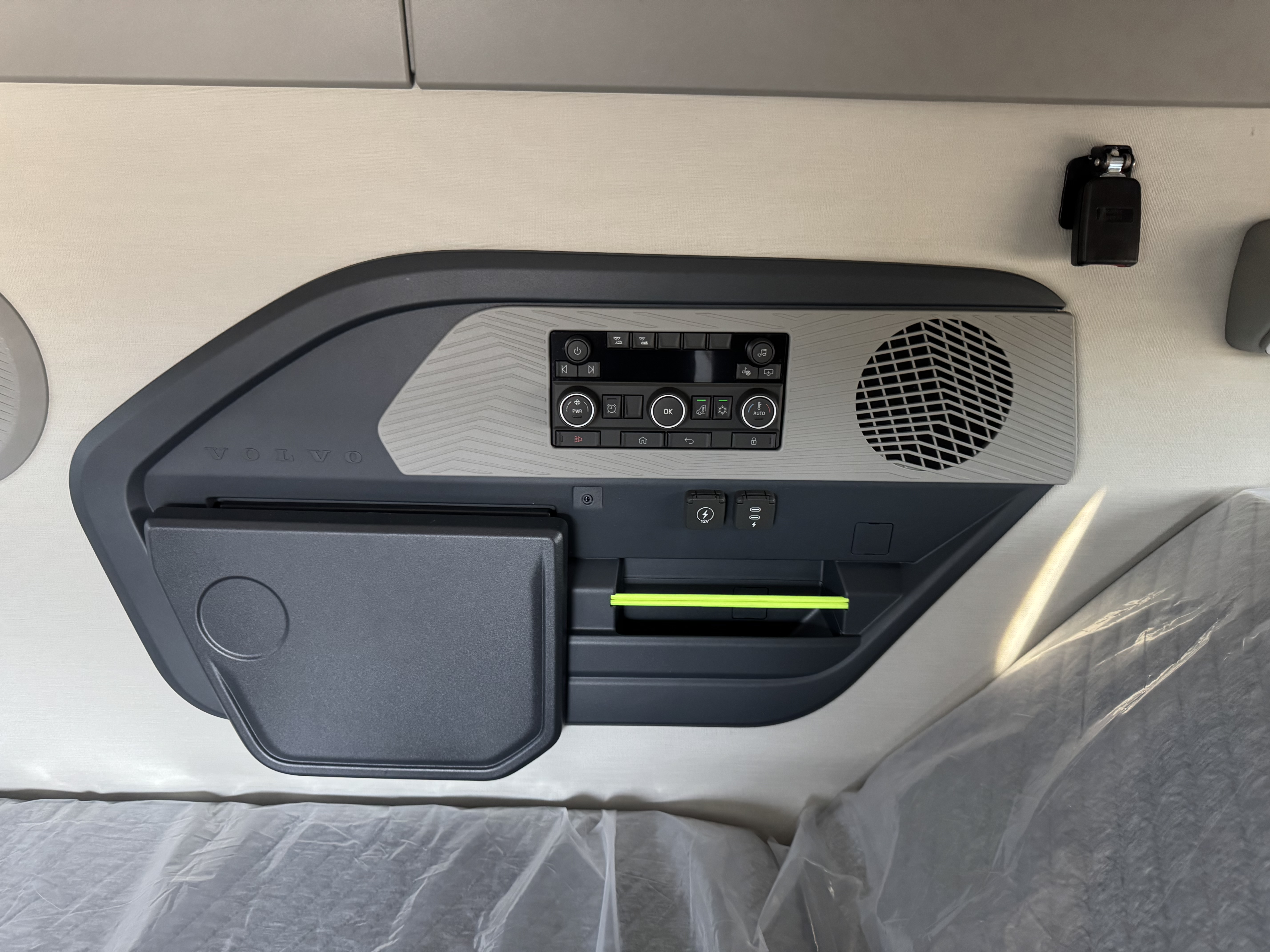 2026 Volvo - image 17