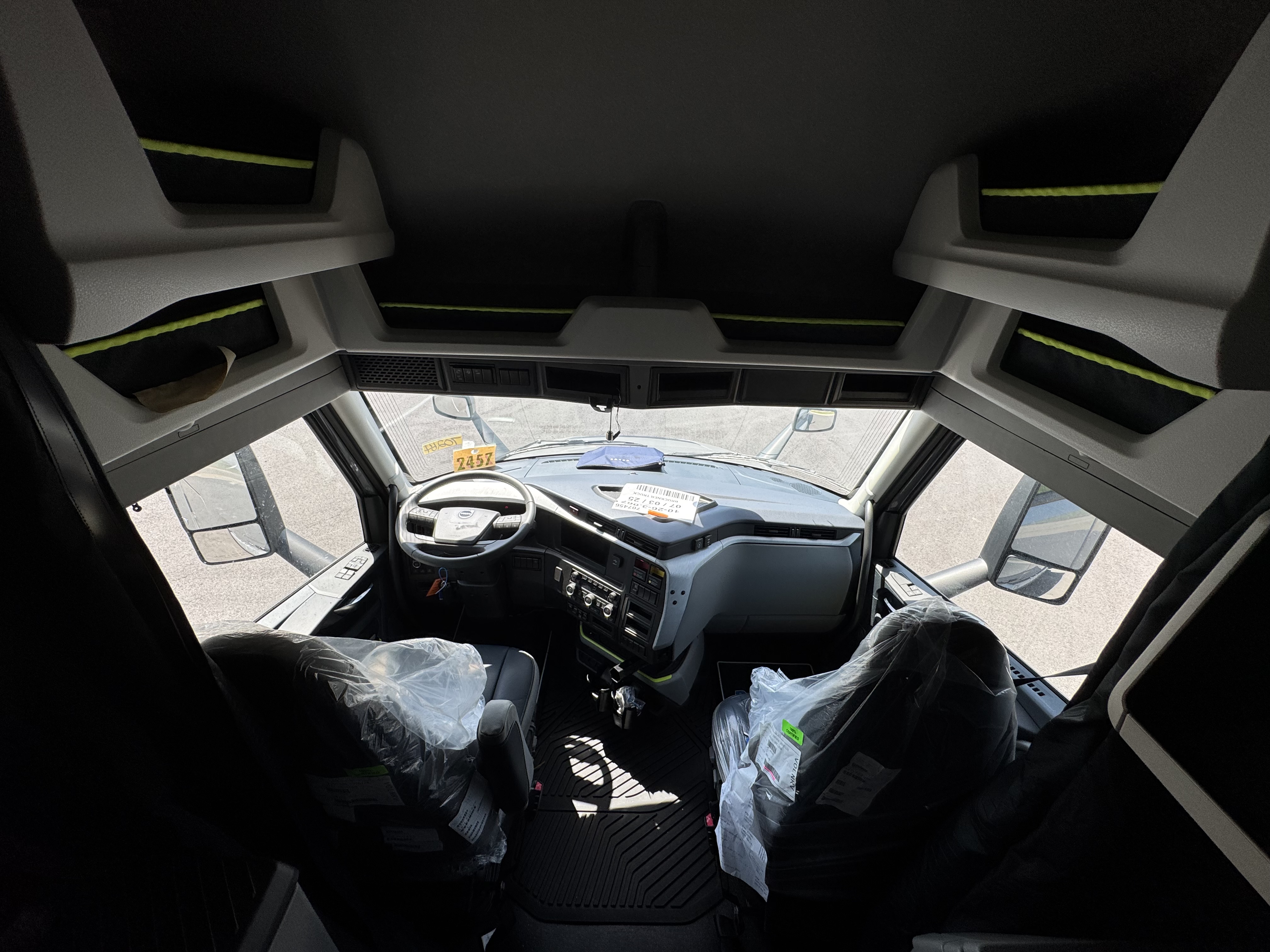 2026 Volvo - image 18