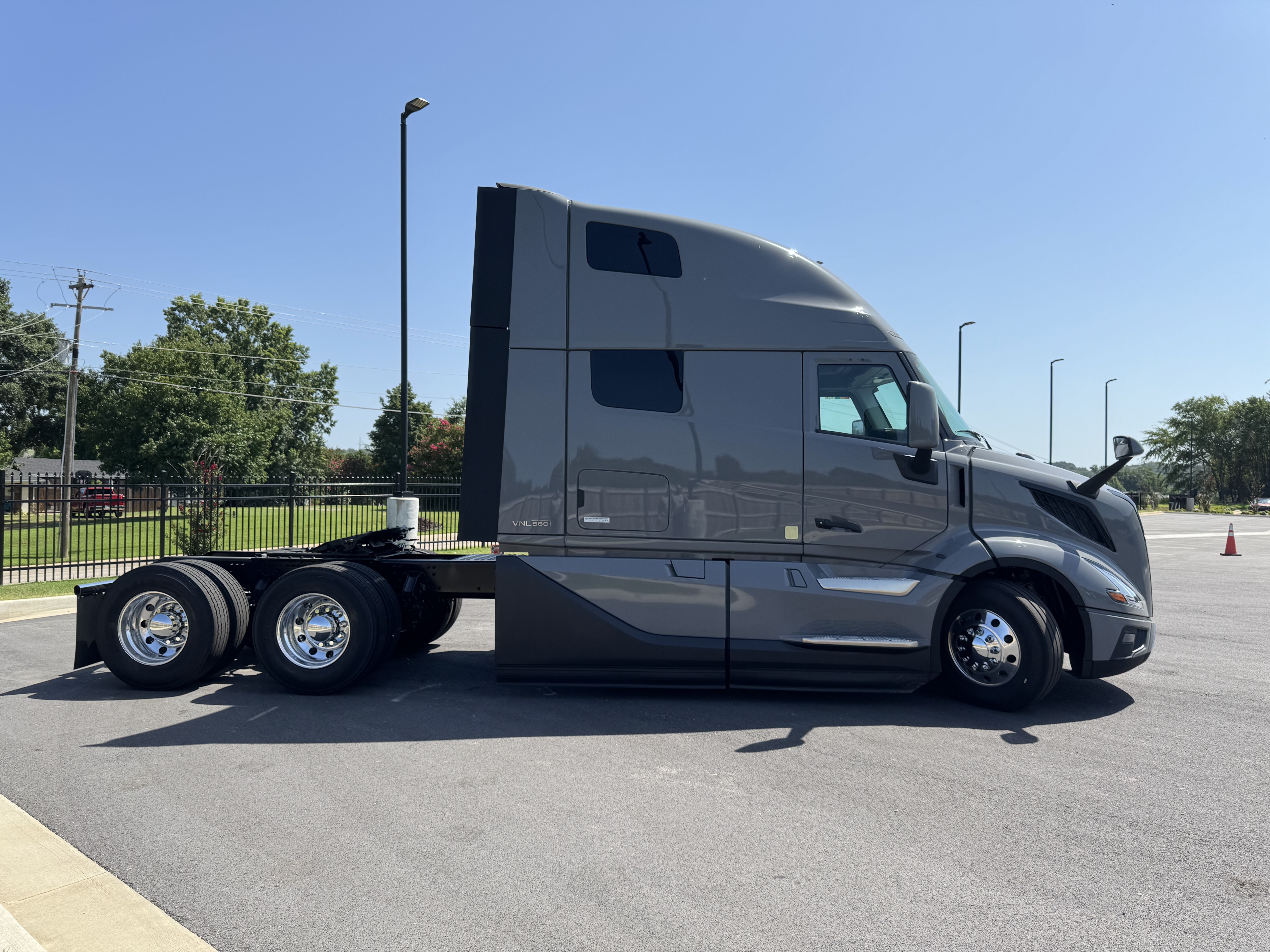 2026 Volvo - image 5