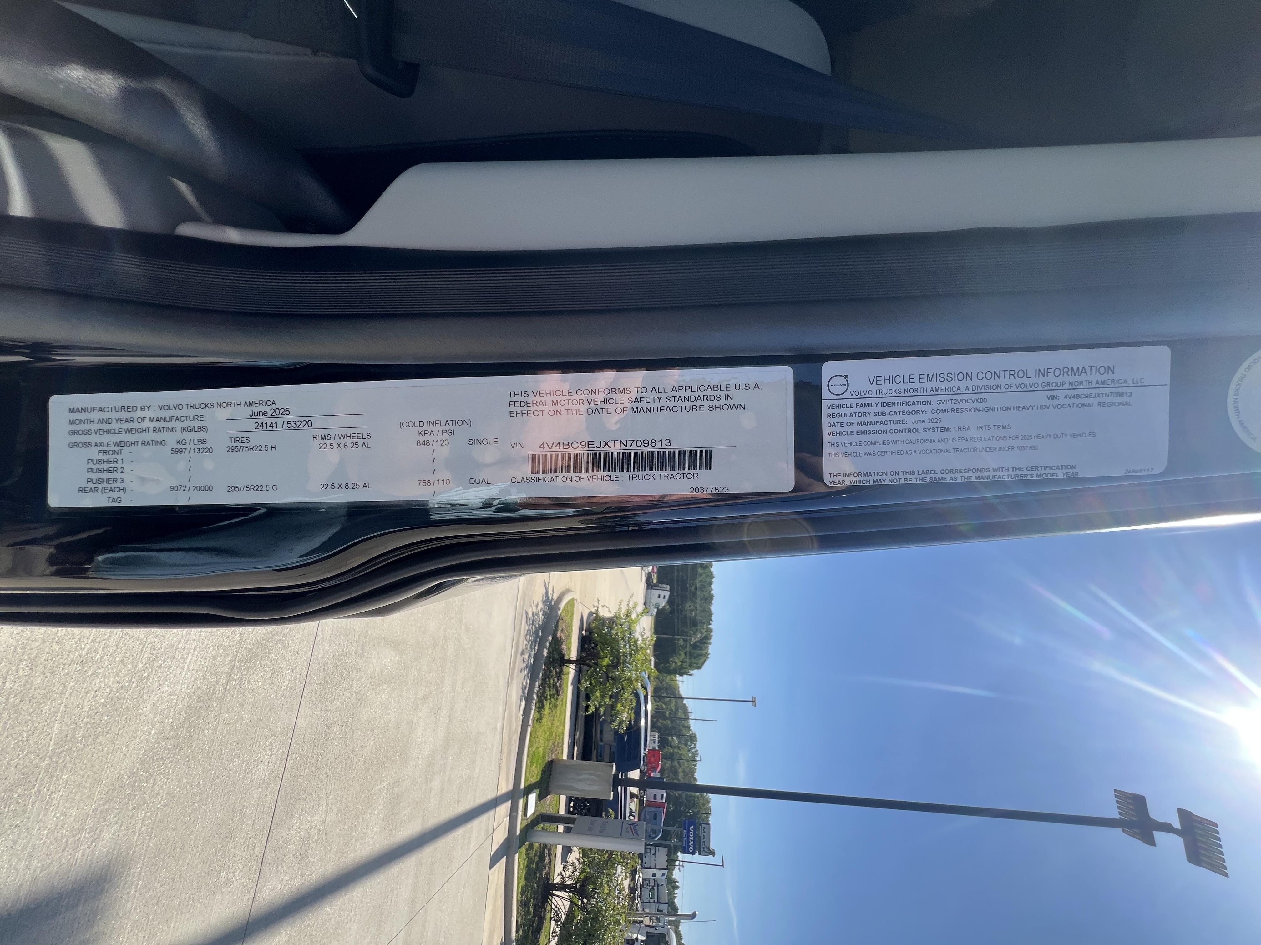 2026 Volvo - image 10