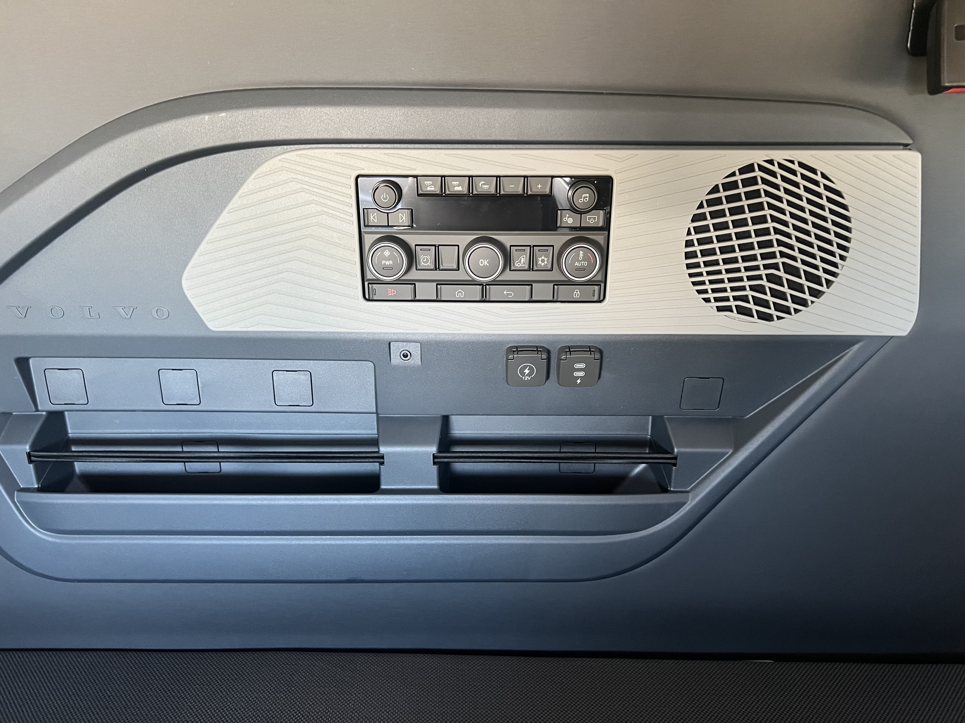 2026 Volvo - image 18