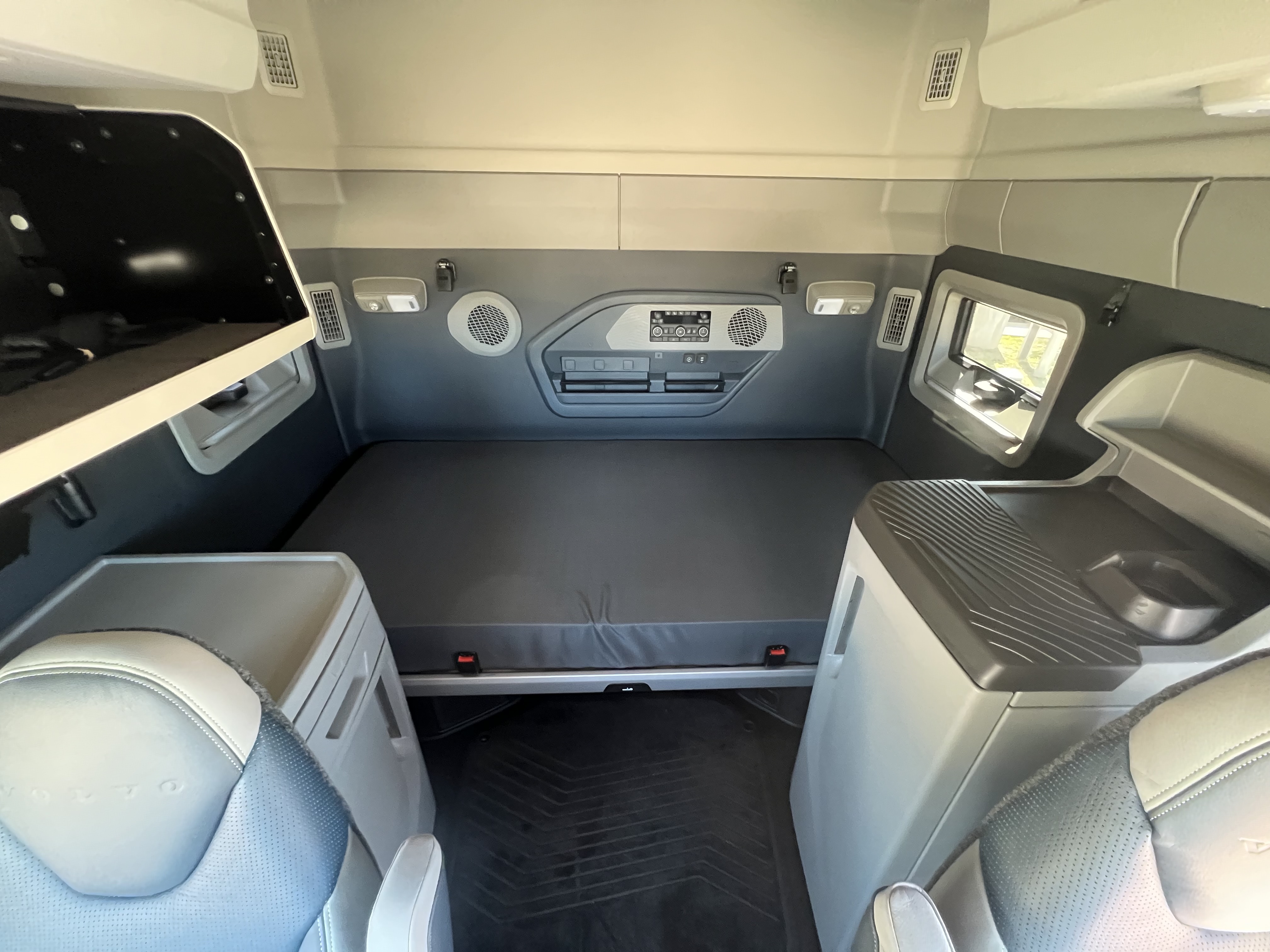 2026 Volvo - image 14