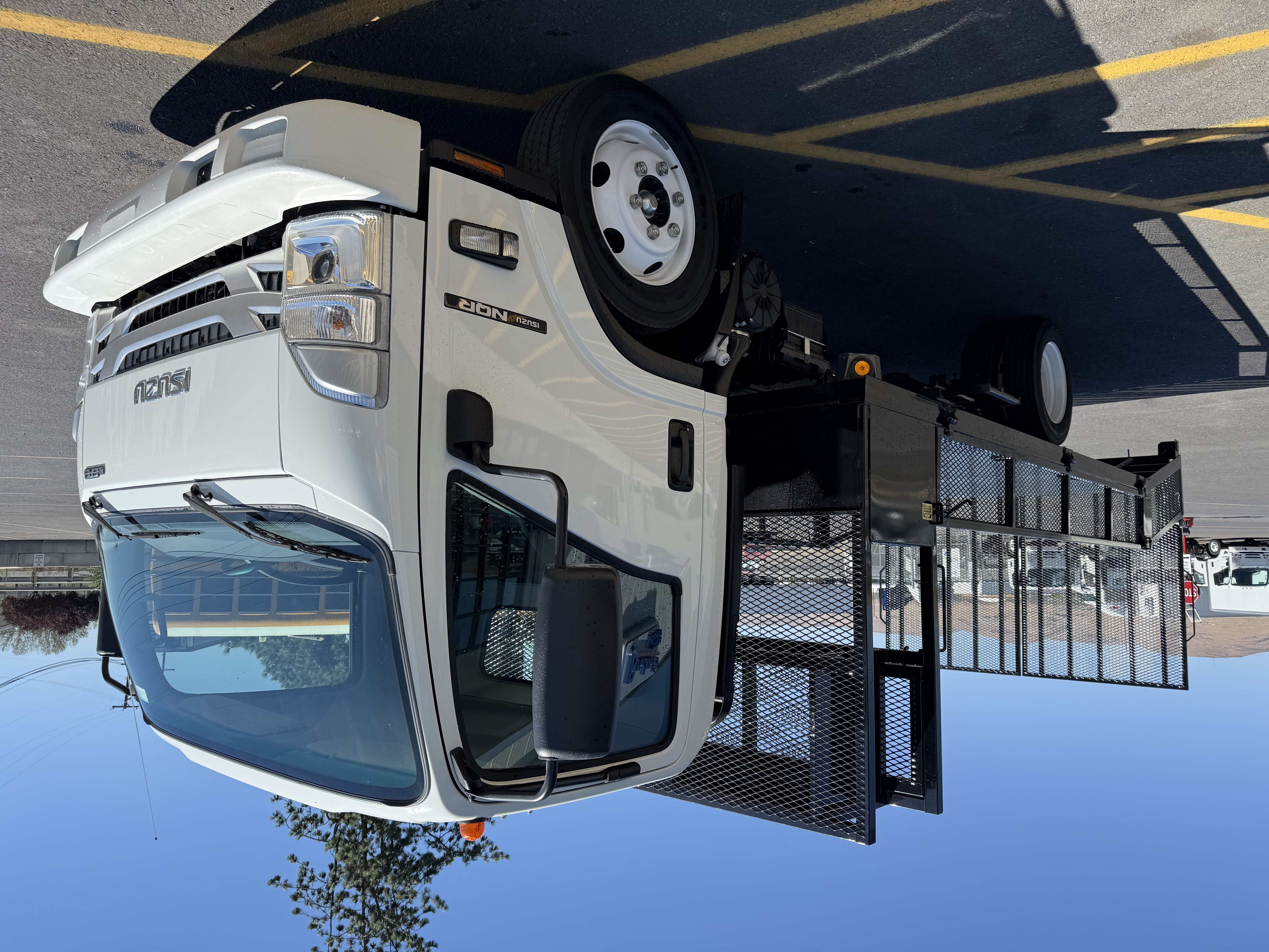 2024 Isuzu NQR - image 3