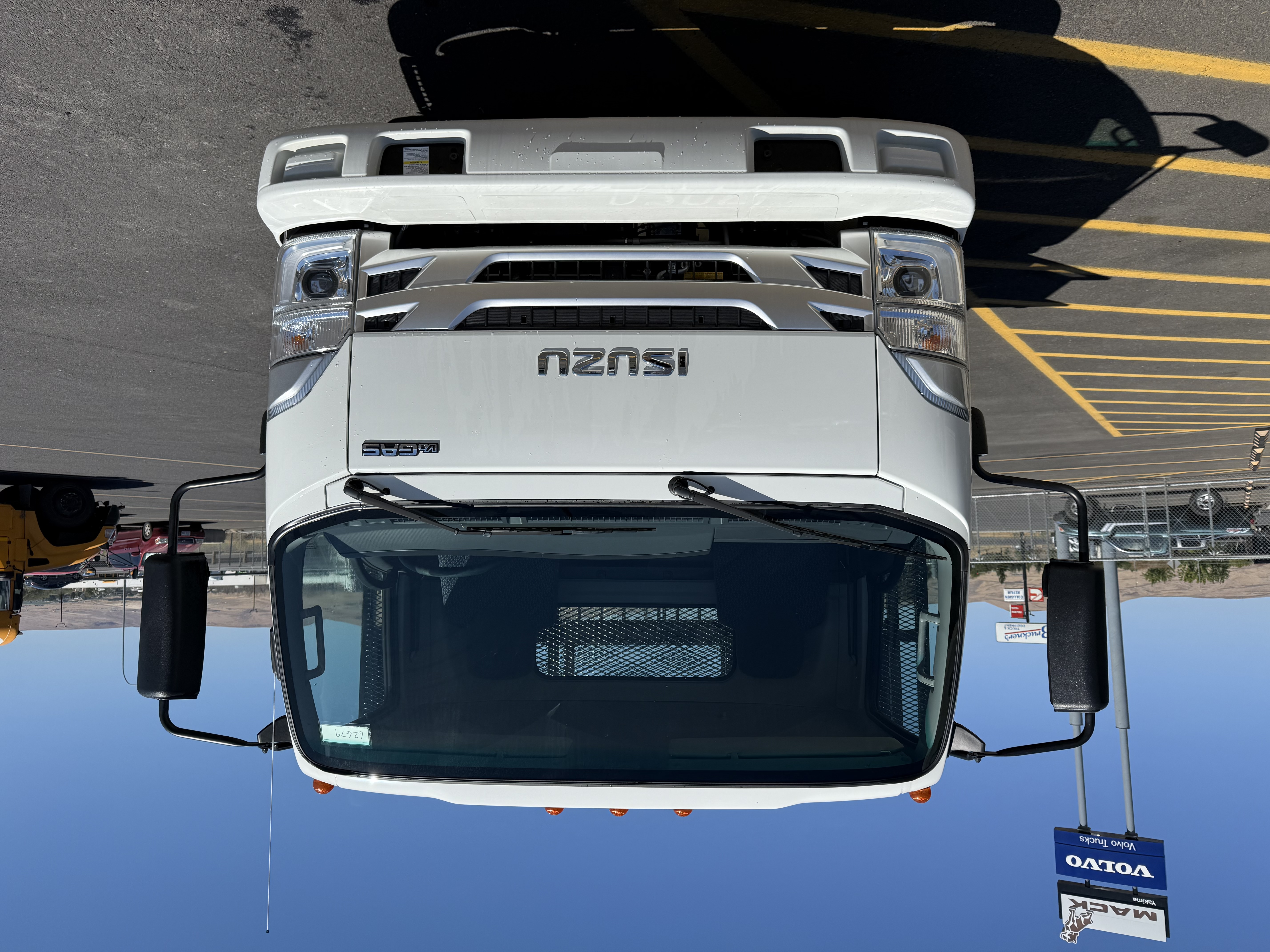 2024 Isuzu NQR - image 2