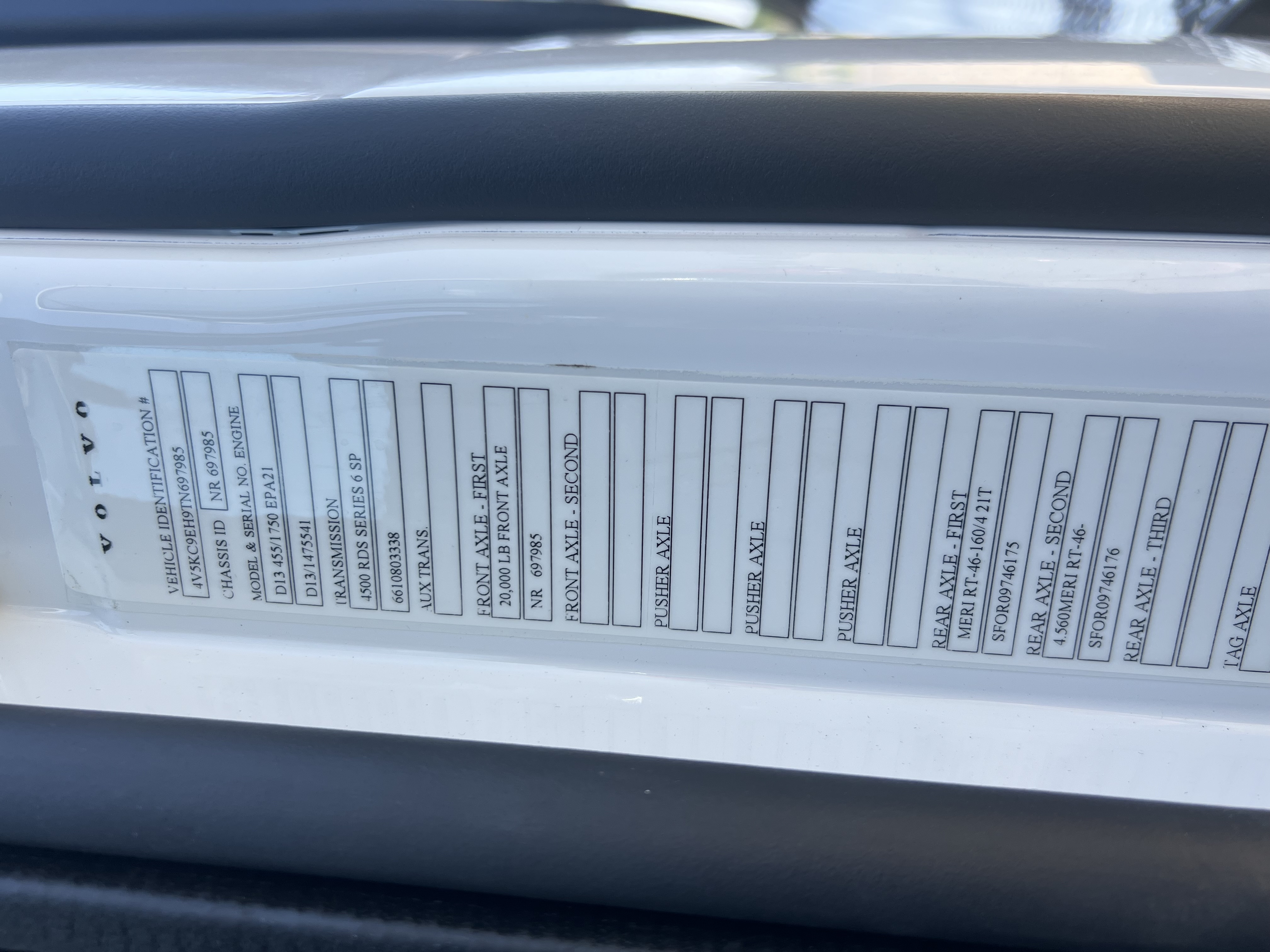 2026 Volvo - image 10