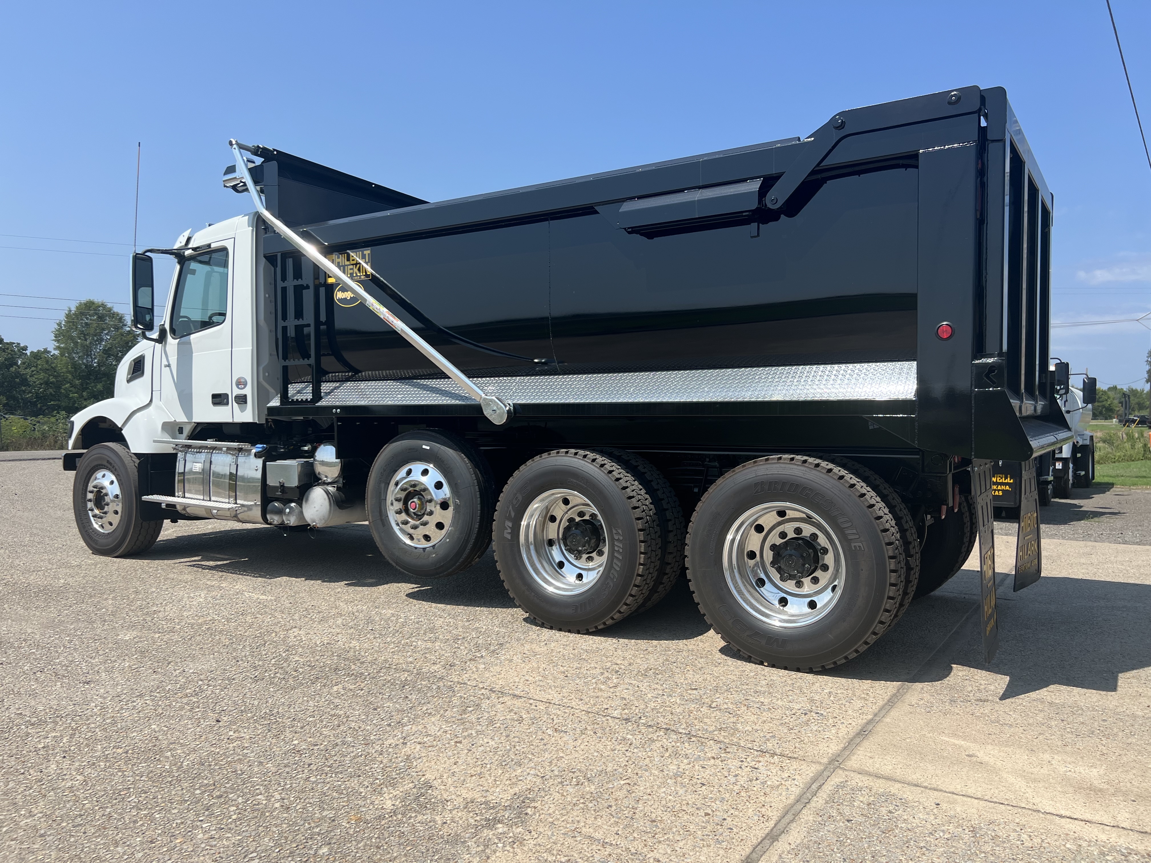 2026 Volvo - image 6