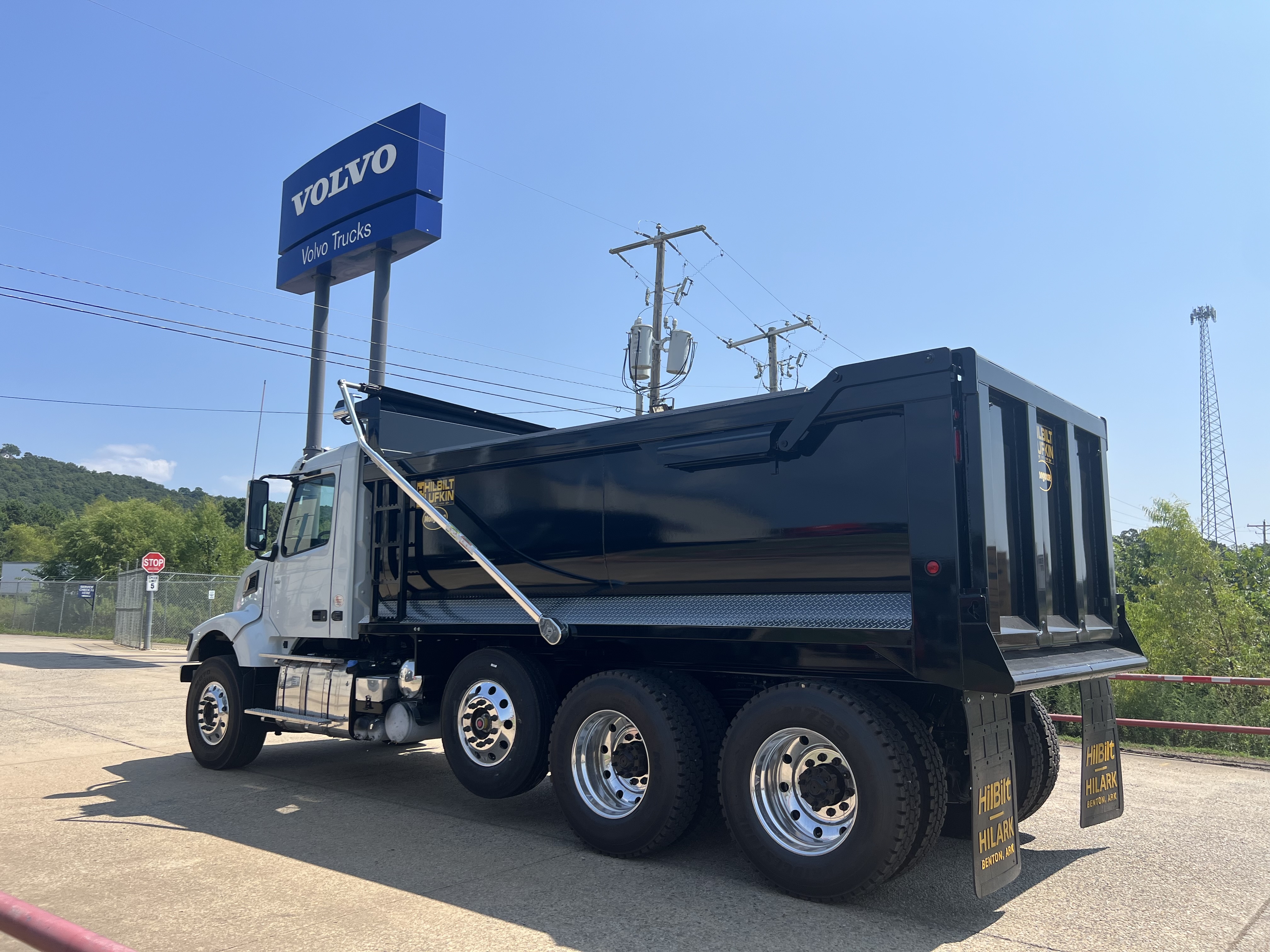 2026 Volvo - image 2