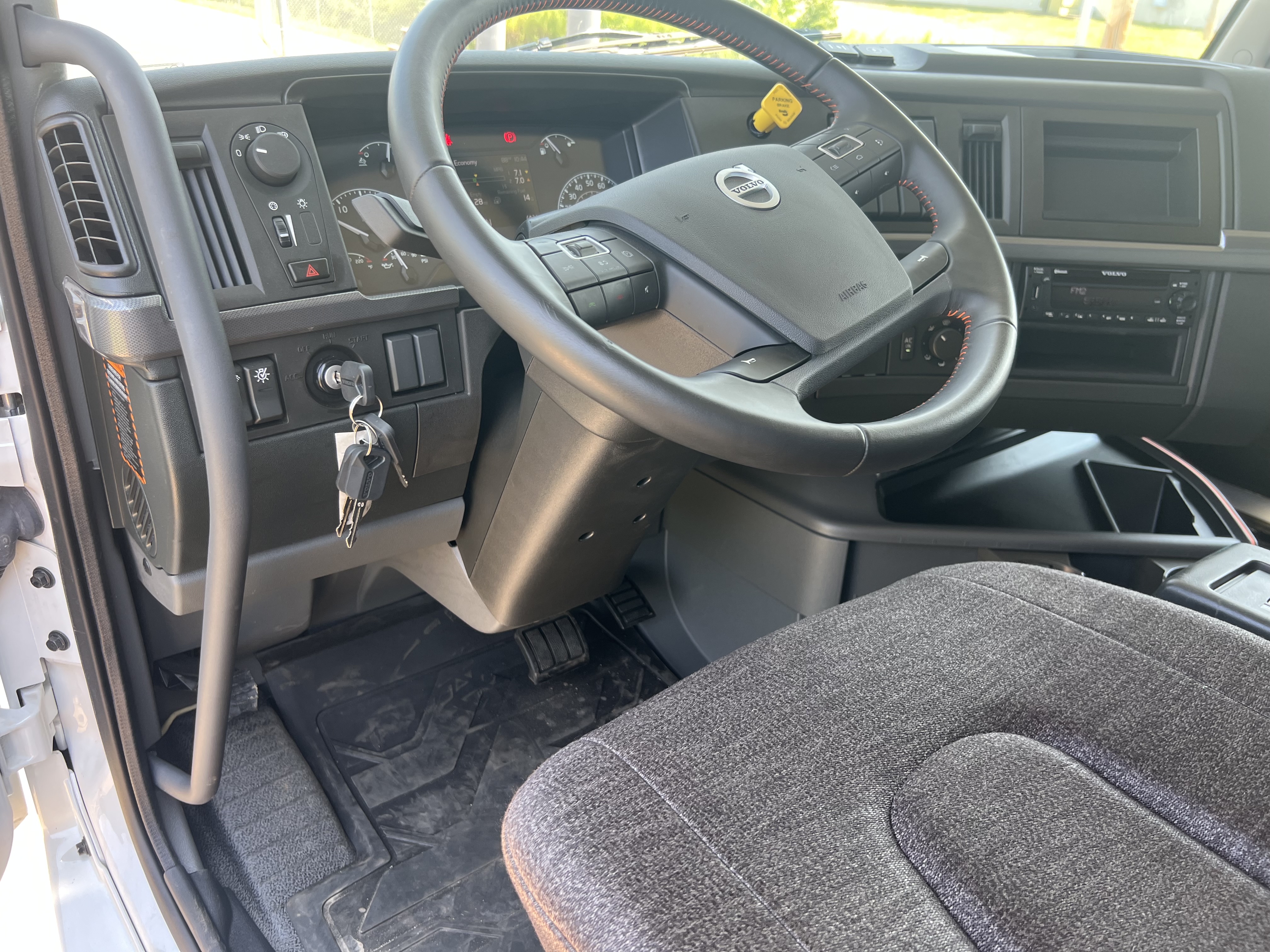 2026 Volvo - image 8