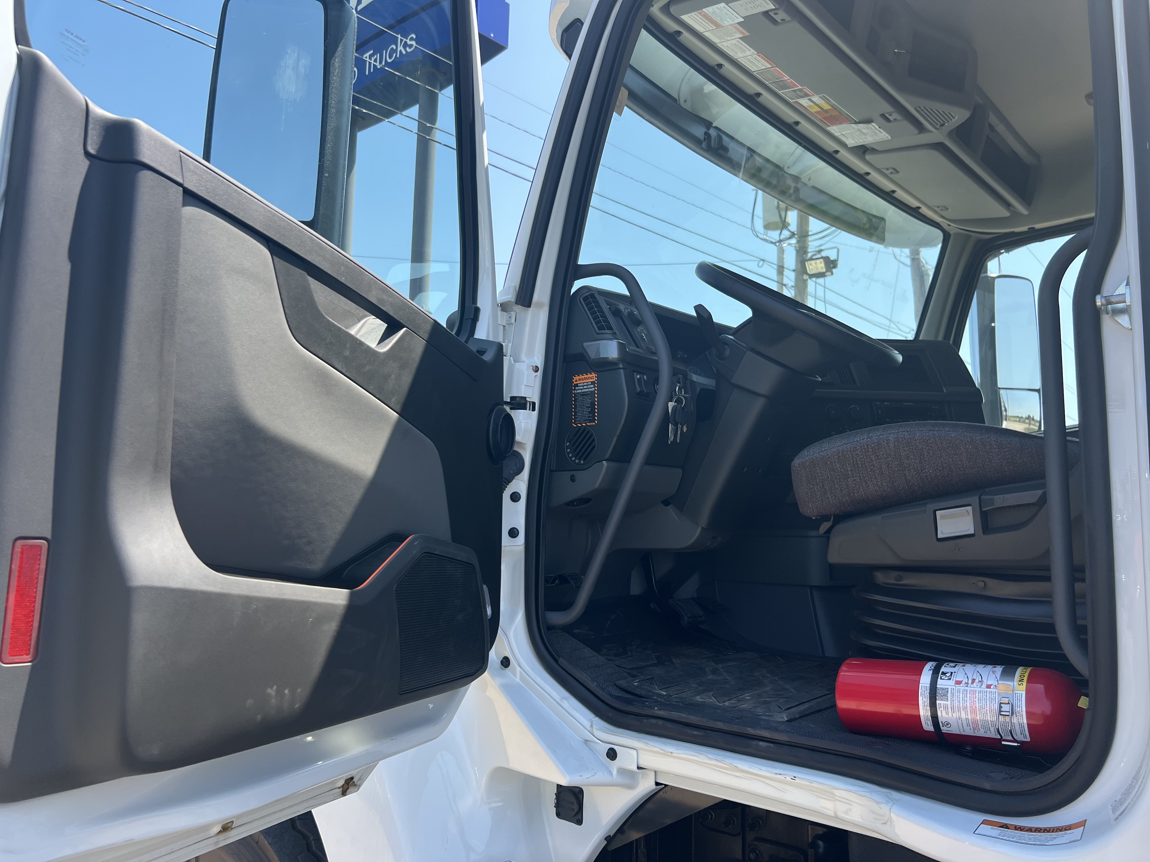 2026 Volvo - image 4